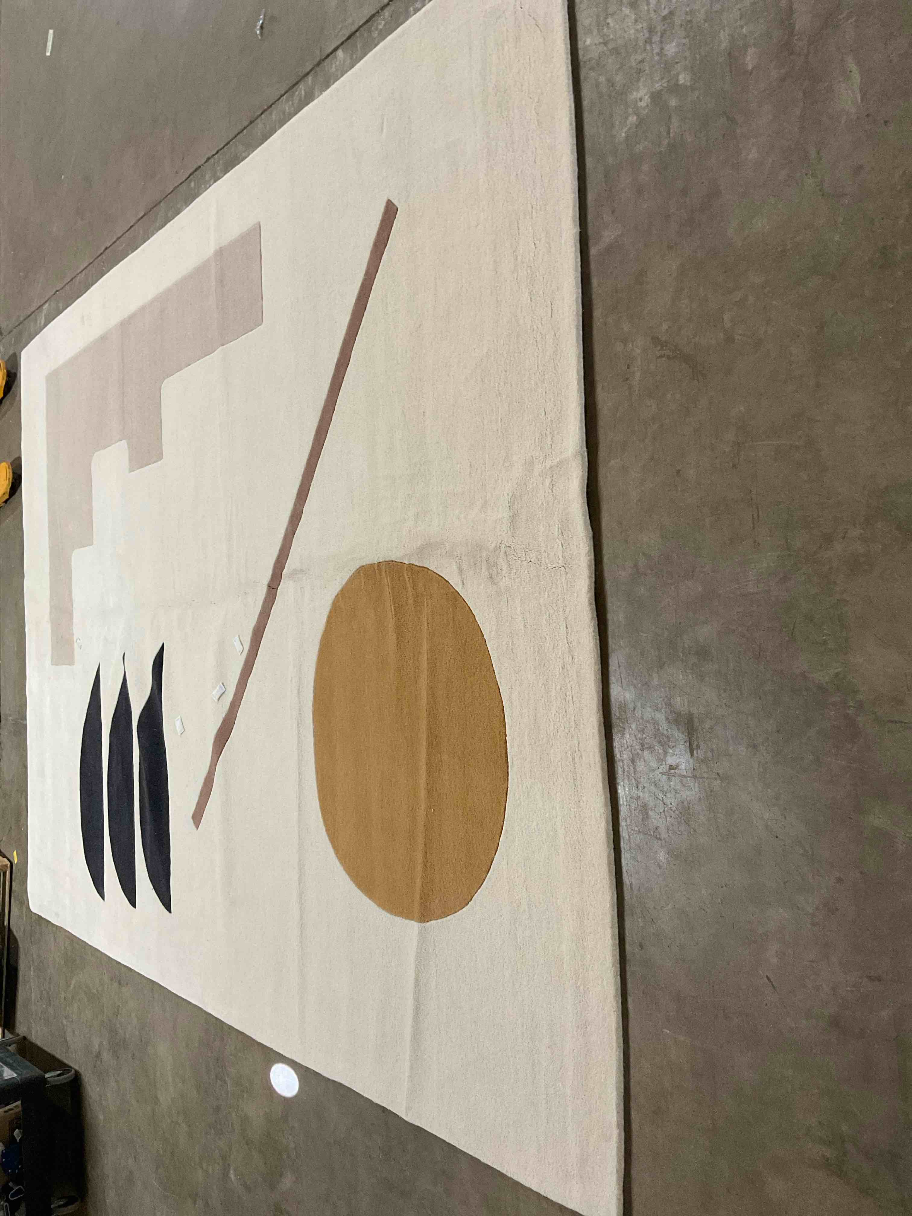 Condition photo showing Good Condition for safavieh fifth  avenue area rug