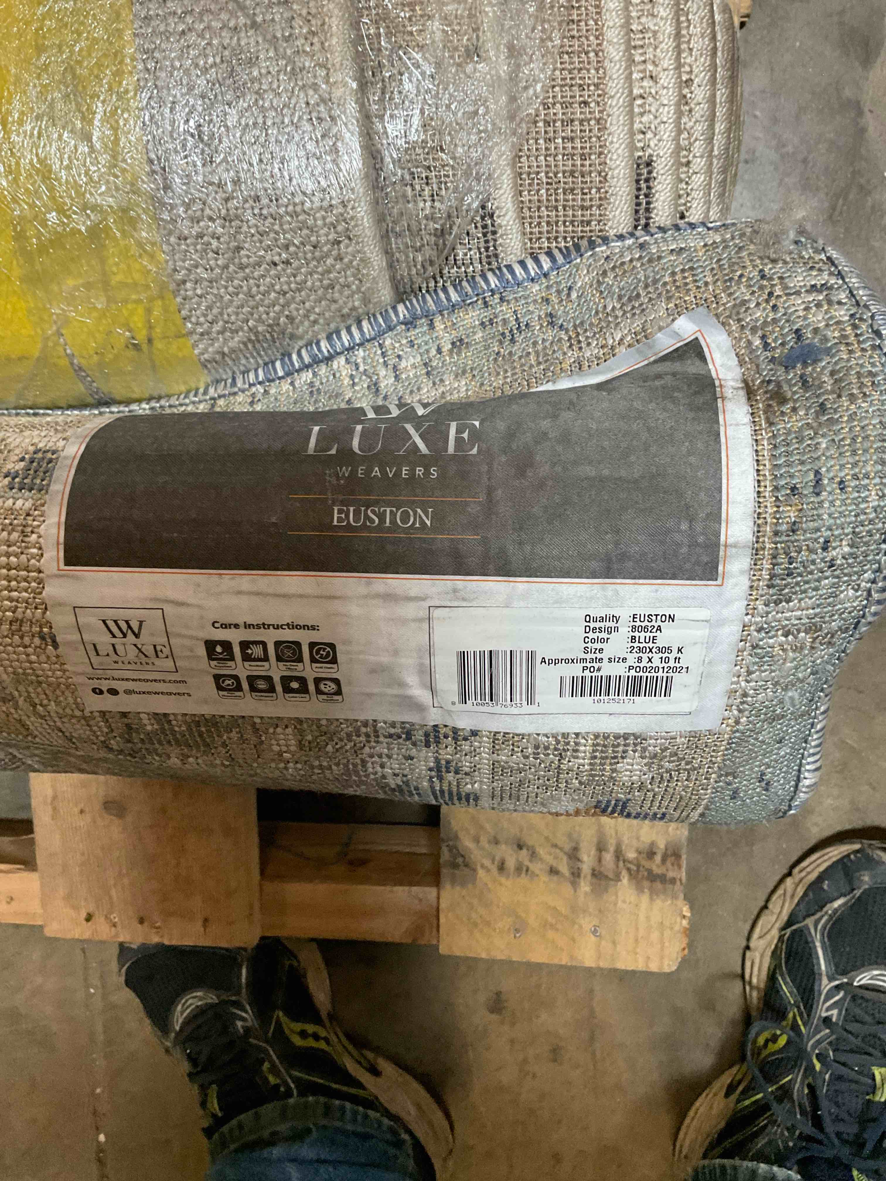 Condition photo showing Good Condition for luxe weavers area rug