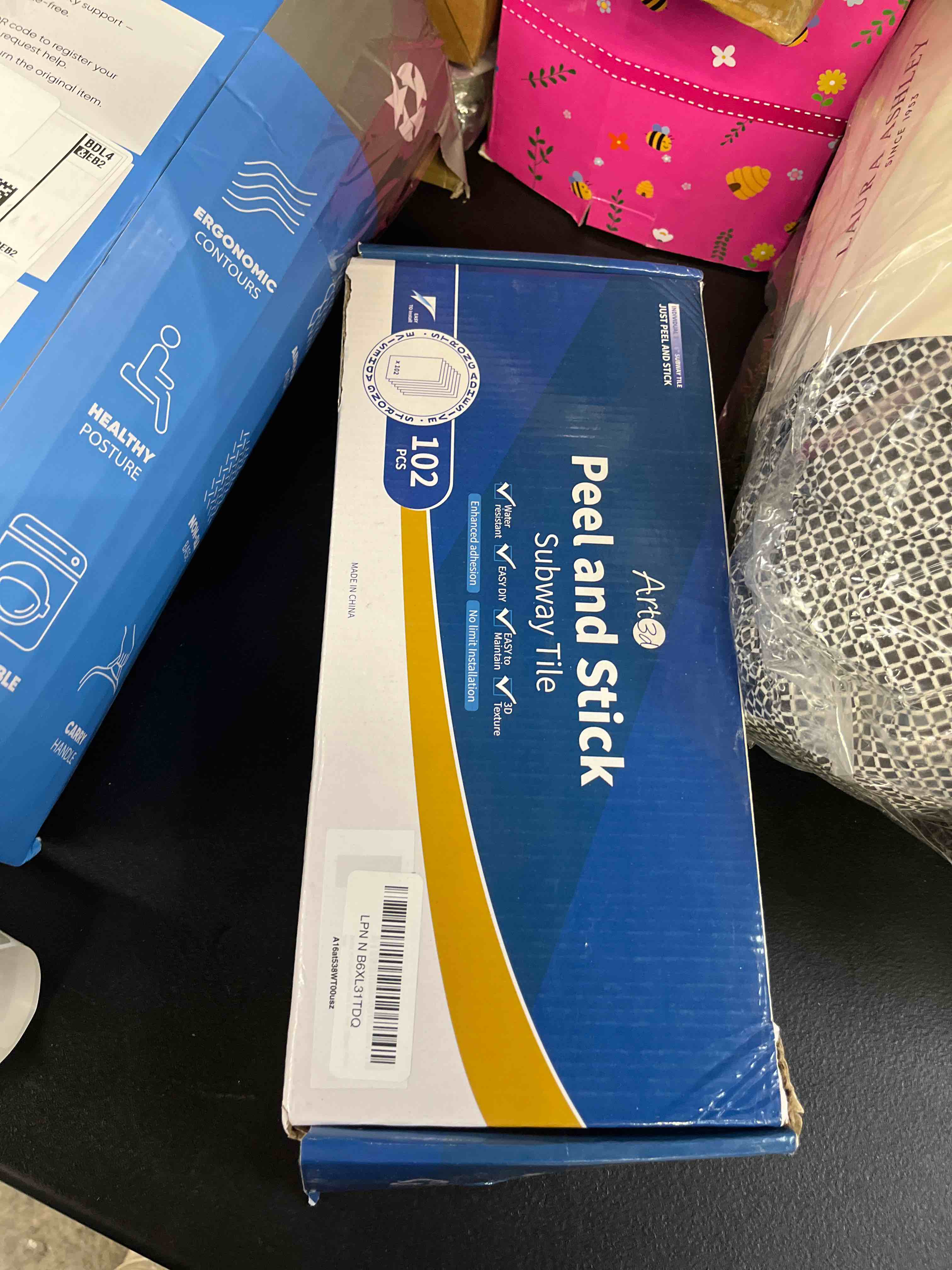 Condition photo showing Good Condition for art3d 102-piece peel and stick wall tile for kitchen backsplash, bathroom, fireplace, 3in. × 6in. stick on subway tile, glossy white 3" x 6“ glossy white 102