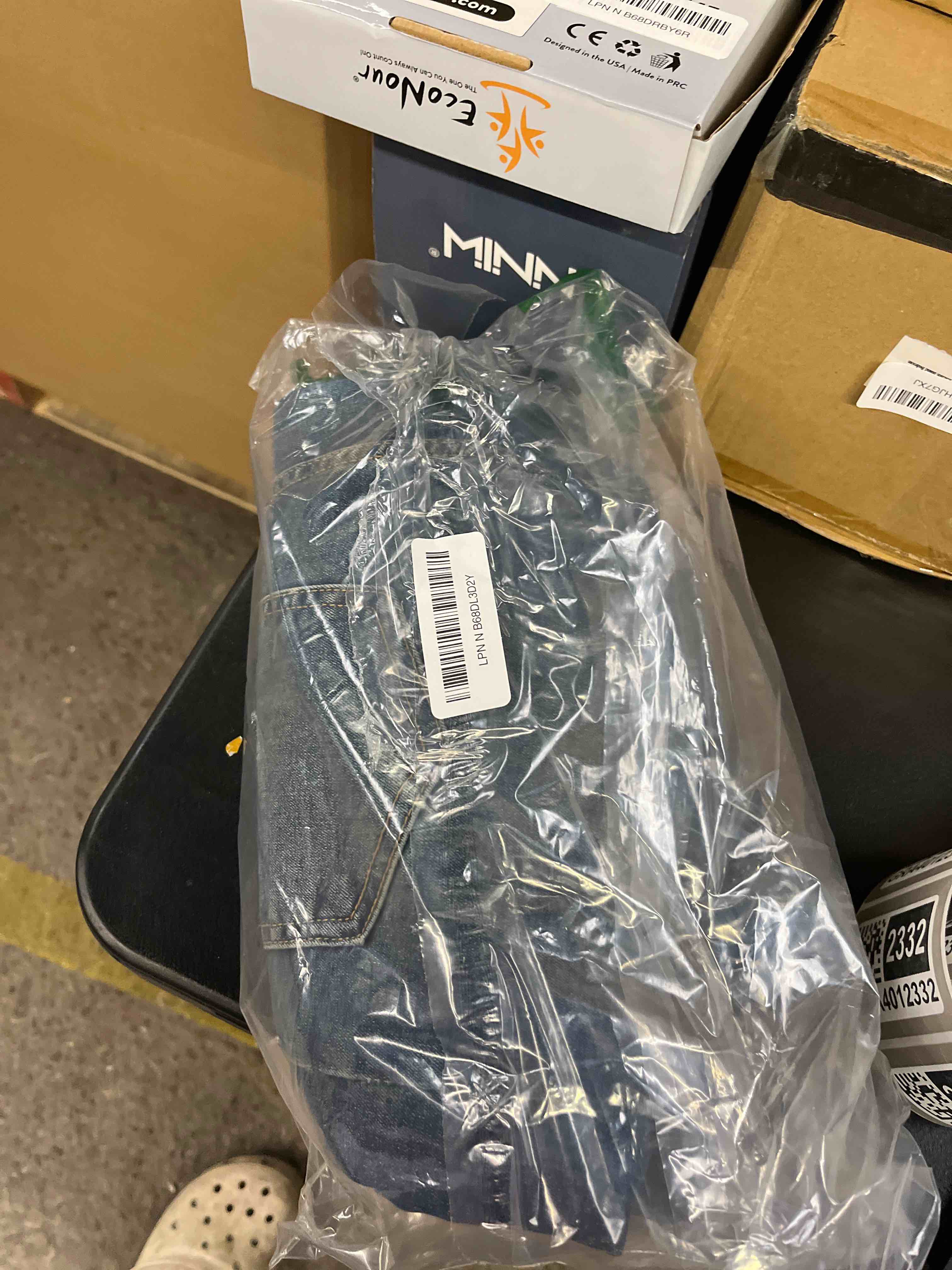 https://s3.amazonaws.com/lotting-images-prod/RustDustWanderlust/GRA4012330_1776267418363.jpeg