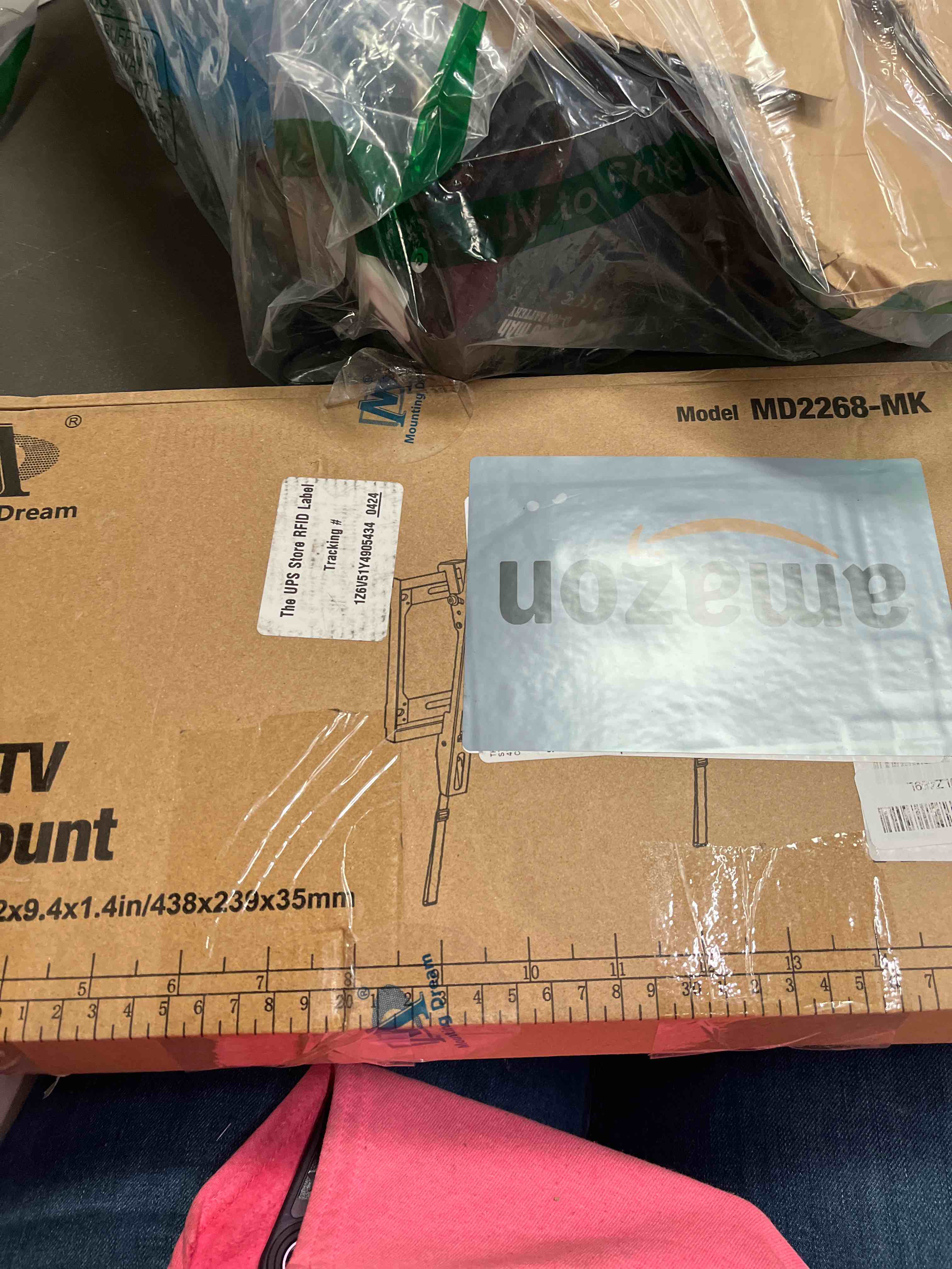 https://s3.amazonaws.com/lotting-images-prod/RustDustWanderlust/GRA4020301_1773854482308.jpeg
