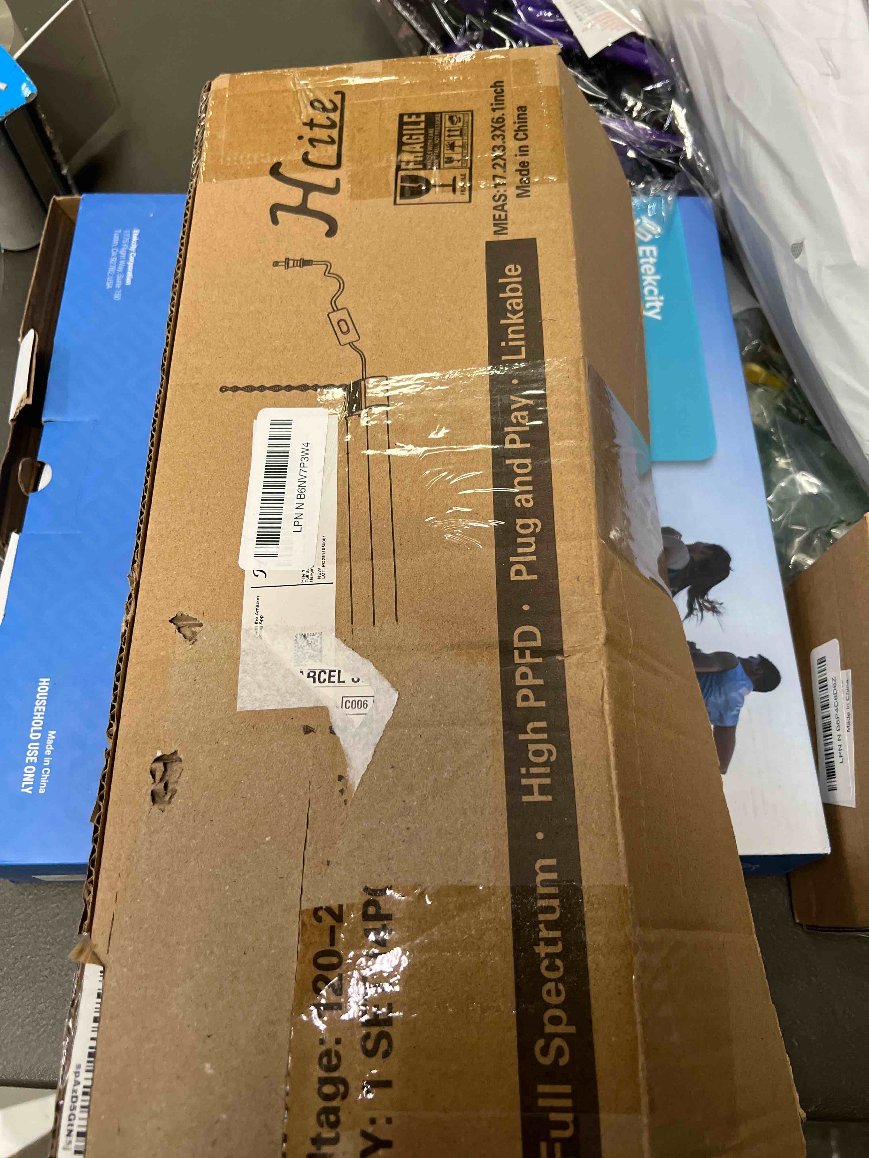 Condition photo showing Good Condition for hlite 16inch 4 pack led grow lights - linkable grow lights for indoor plants, full spectrum plant lights plug and hanging design with on/off switch hanging grow light from seedling to flowering, black black 4 x 20w switch