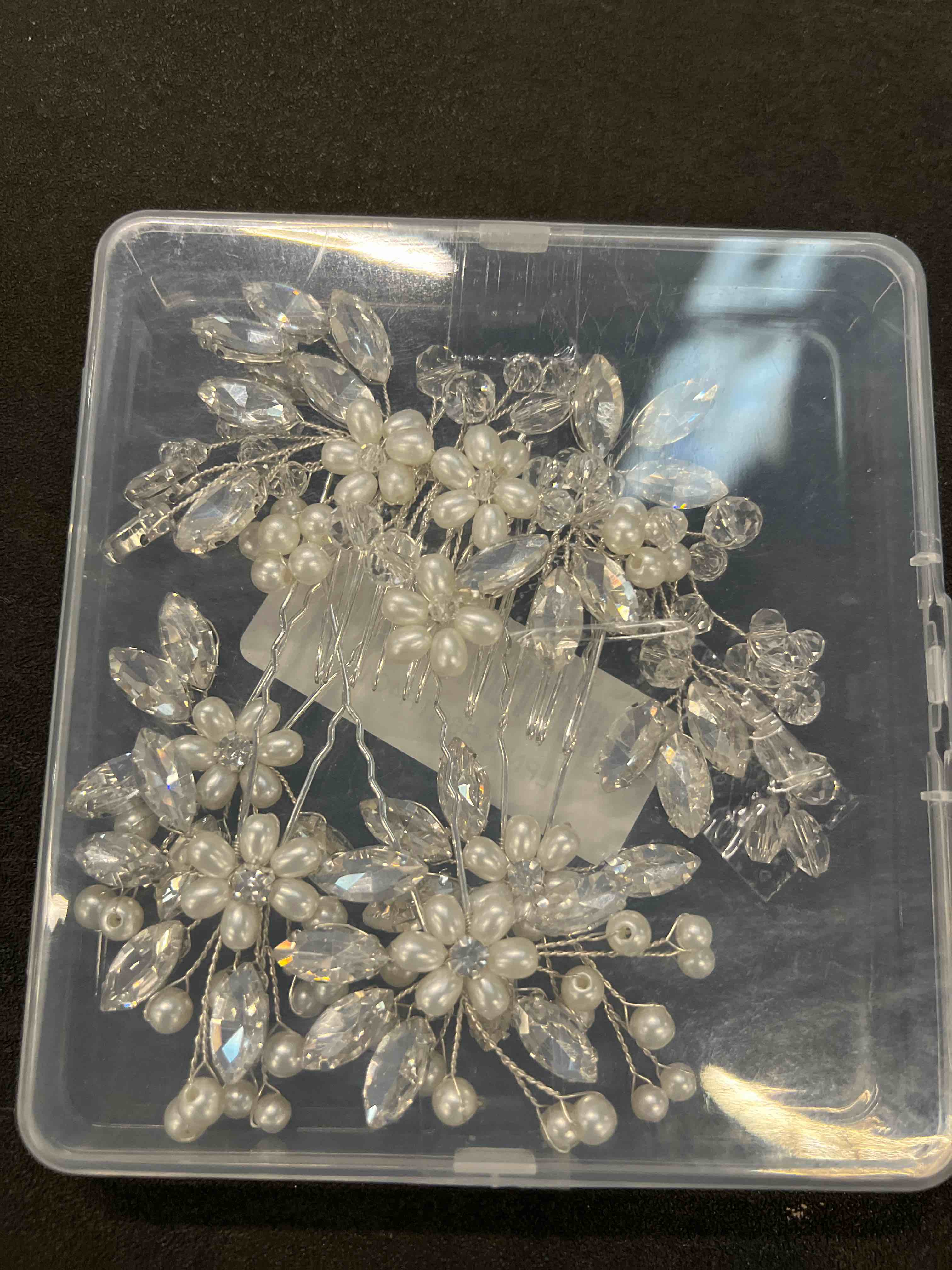 Condition photo showing Good Condition for yeshone 5 pieces wedding hair comb bridal pins crystal pearl wedding hair accessories rhinestone flower piece for bride bridesmaids women(silver)