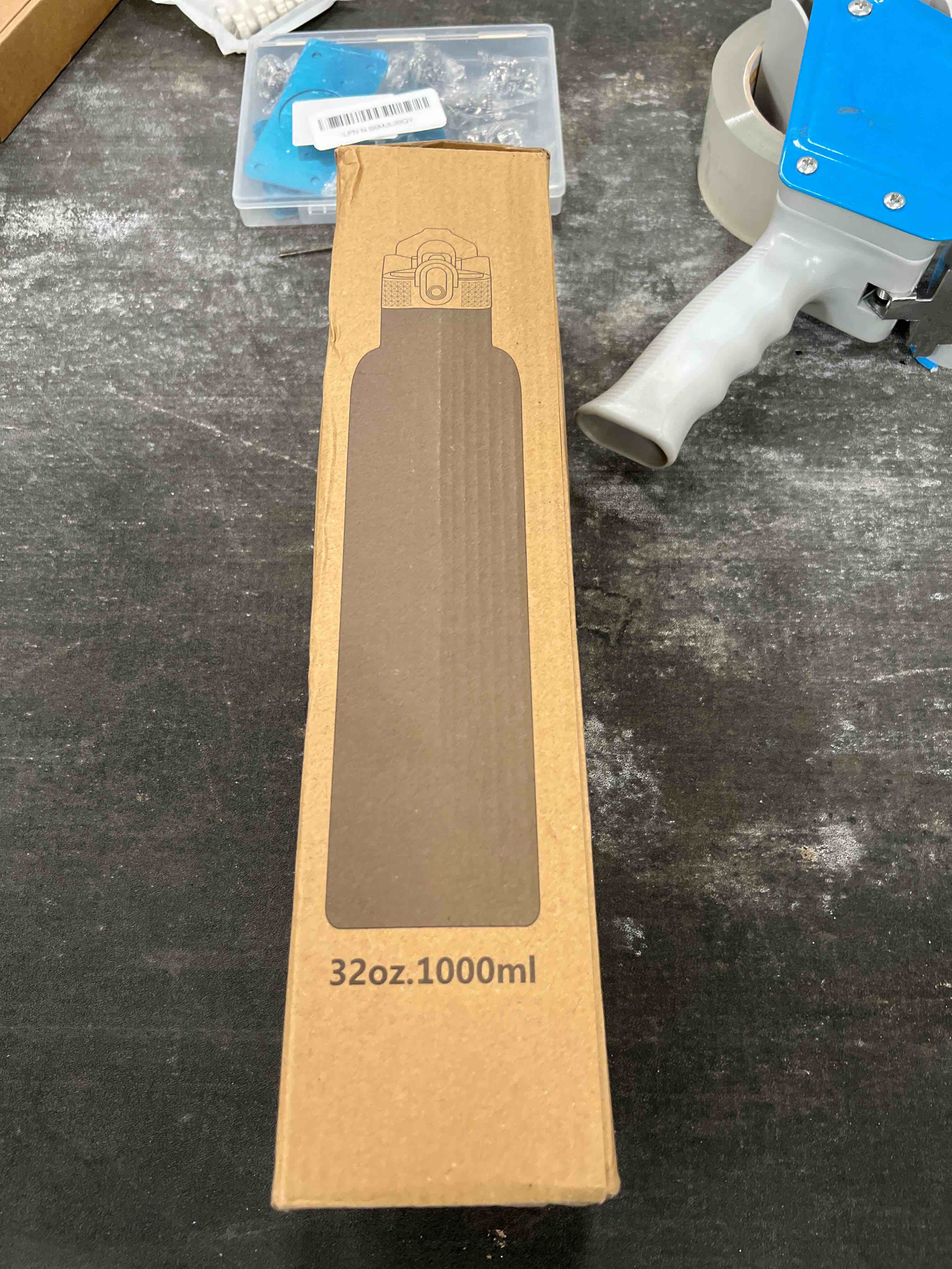 Condition photo showing Good Condition for han's bottle sports water bottle - 32 oz, straw lid, leak proof, vacuum insulated stainless steel, double walled, thermo mug,black 32 ounces balck