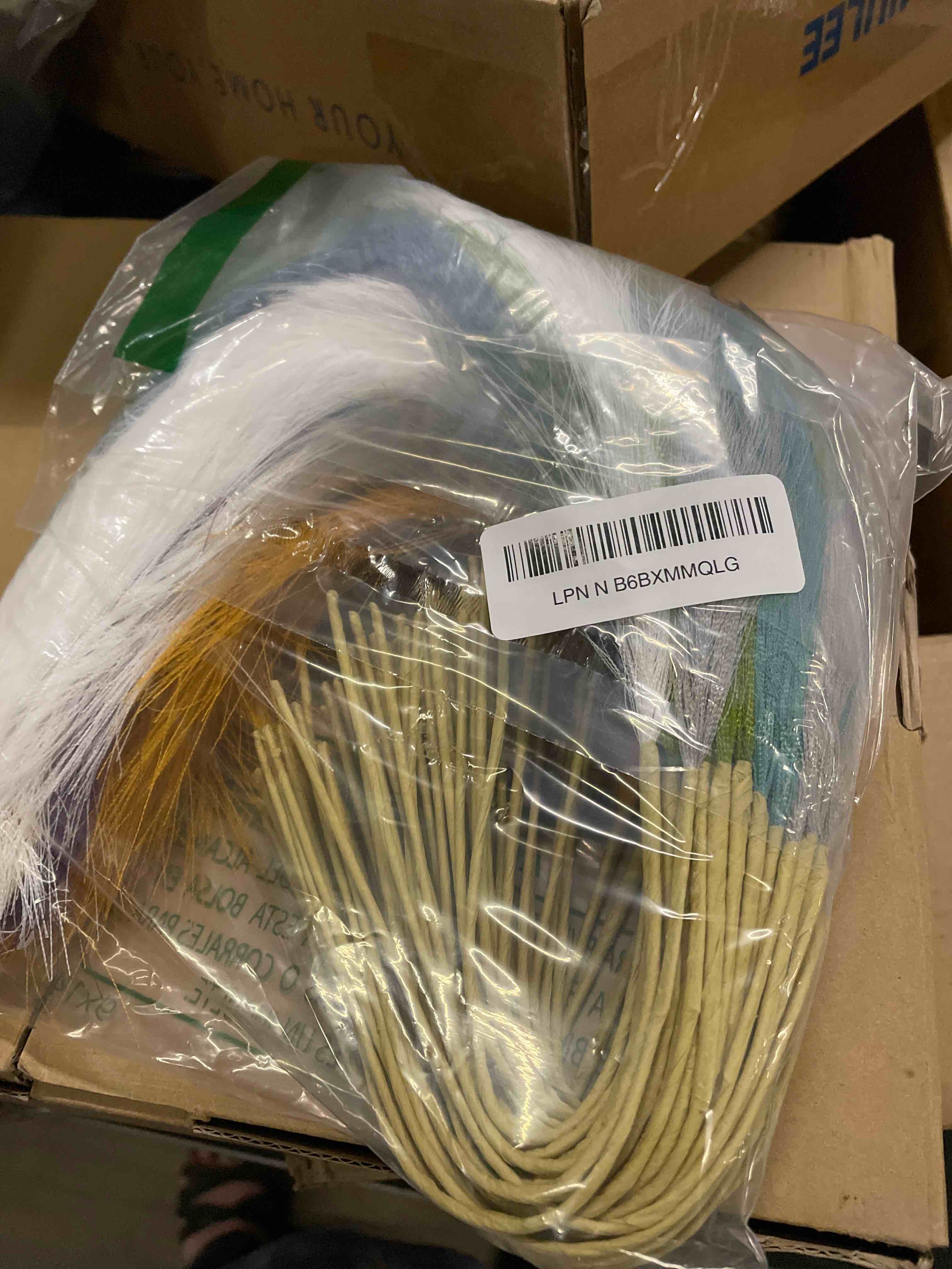 Condition photo showing Good Condition for septcat 90 pcs pampas grass rainbow decor 21.7" fluffy faux short multicolor pampas grass artificial small pompas grass flower vase filler for home wedding decoration 90 pcs-rainbow