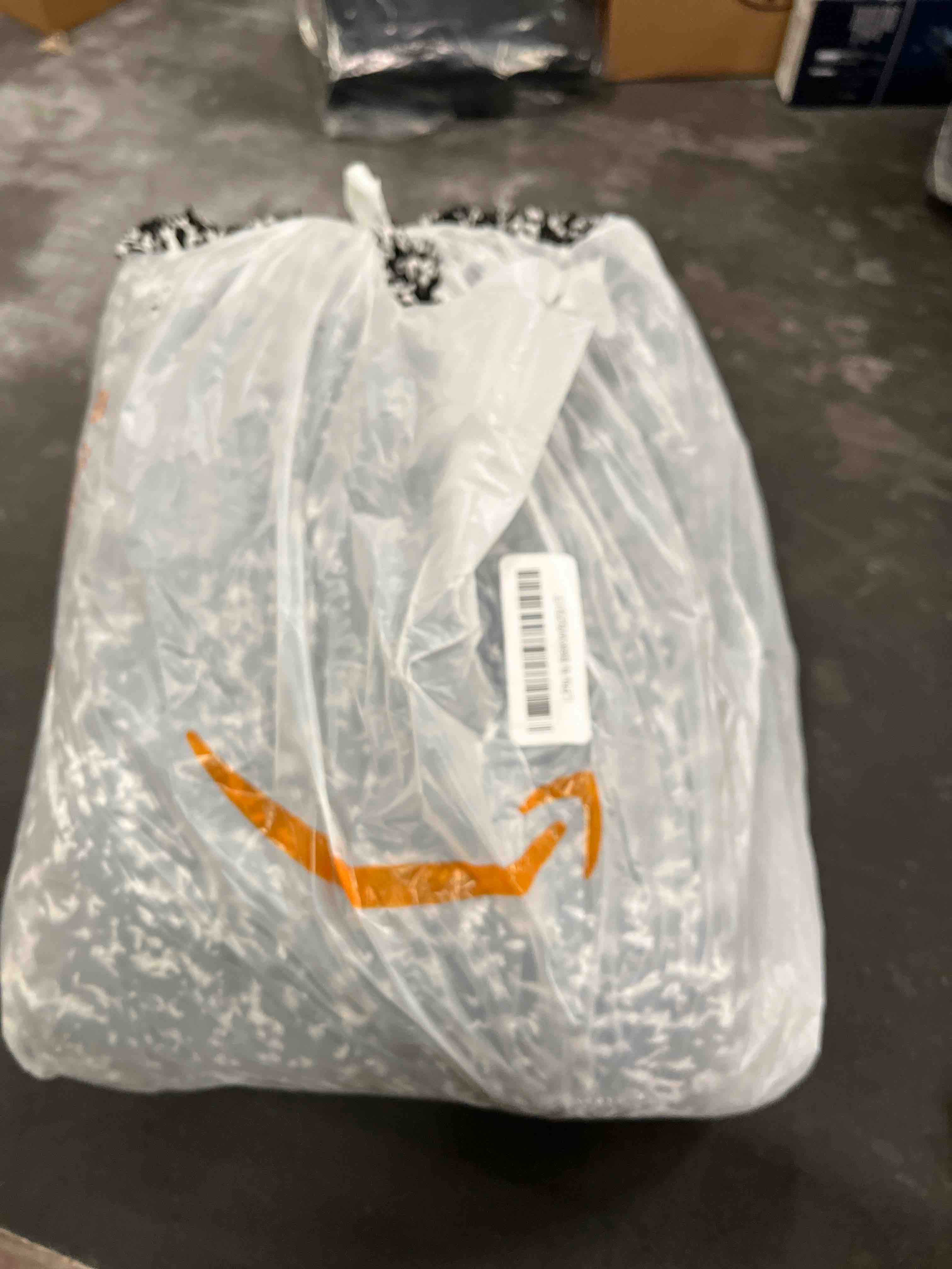 Condition photo showing Good Condition for yimobra bath rugs for bathroom 32x20, ultra soft and water absorbent bath mats, non slip plush shower rugs, microfiber thick matts for bathroom floor/tub, machine washable, 32"x 20", black and white black and white 32" x 20"