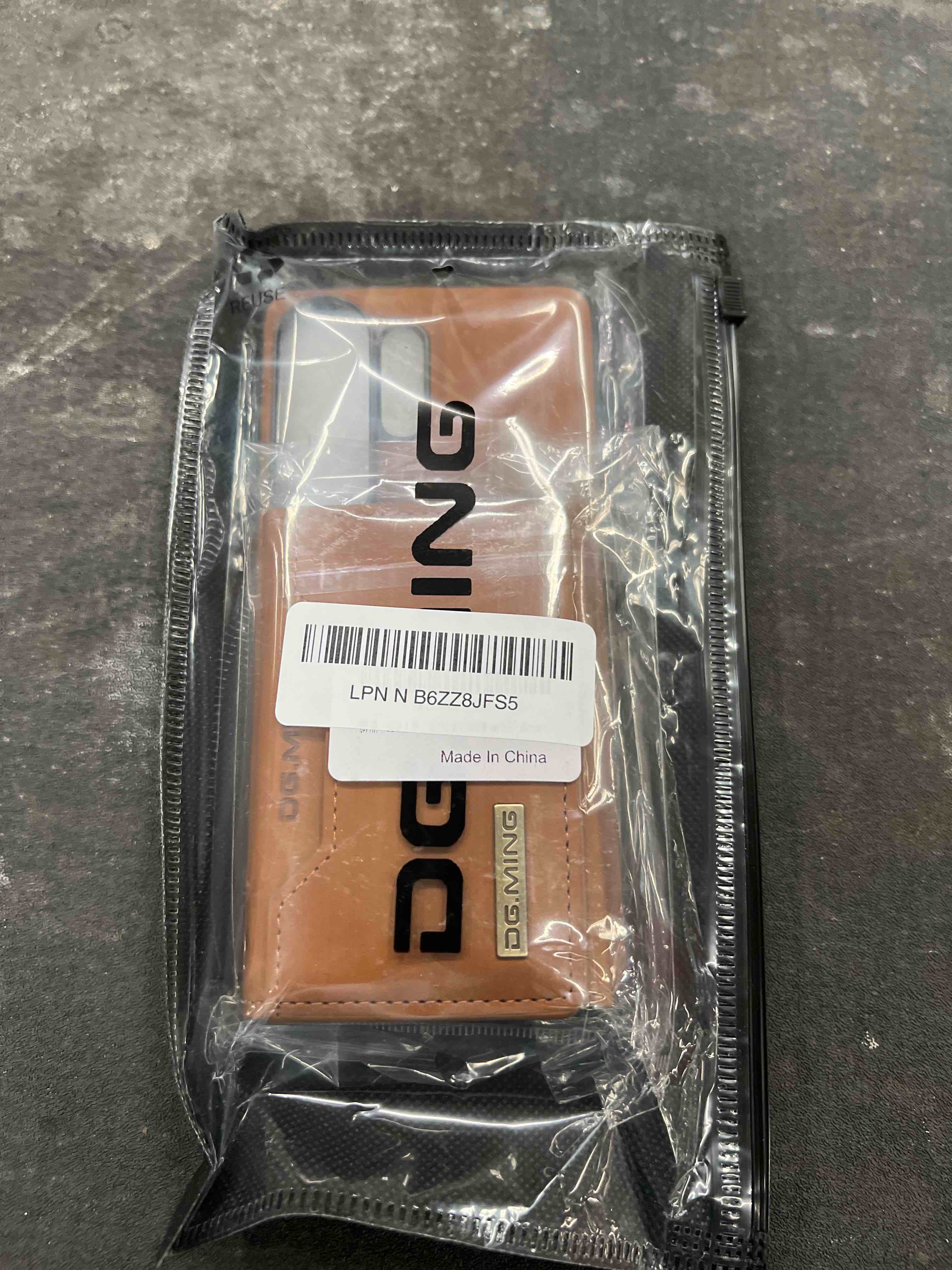 Condition photo showing Good Condition for szhaiyu m2 2 in 1 detachable leather phone cases for samsung galaxy s26 ultra 5g case wallet with card holder men 6.9'' (brown)