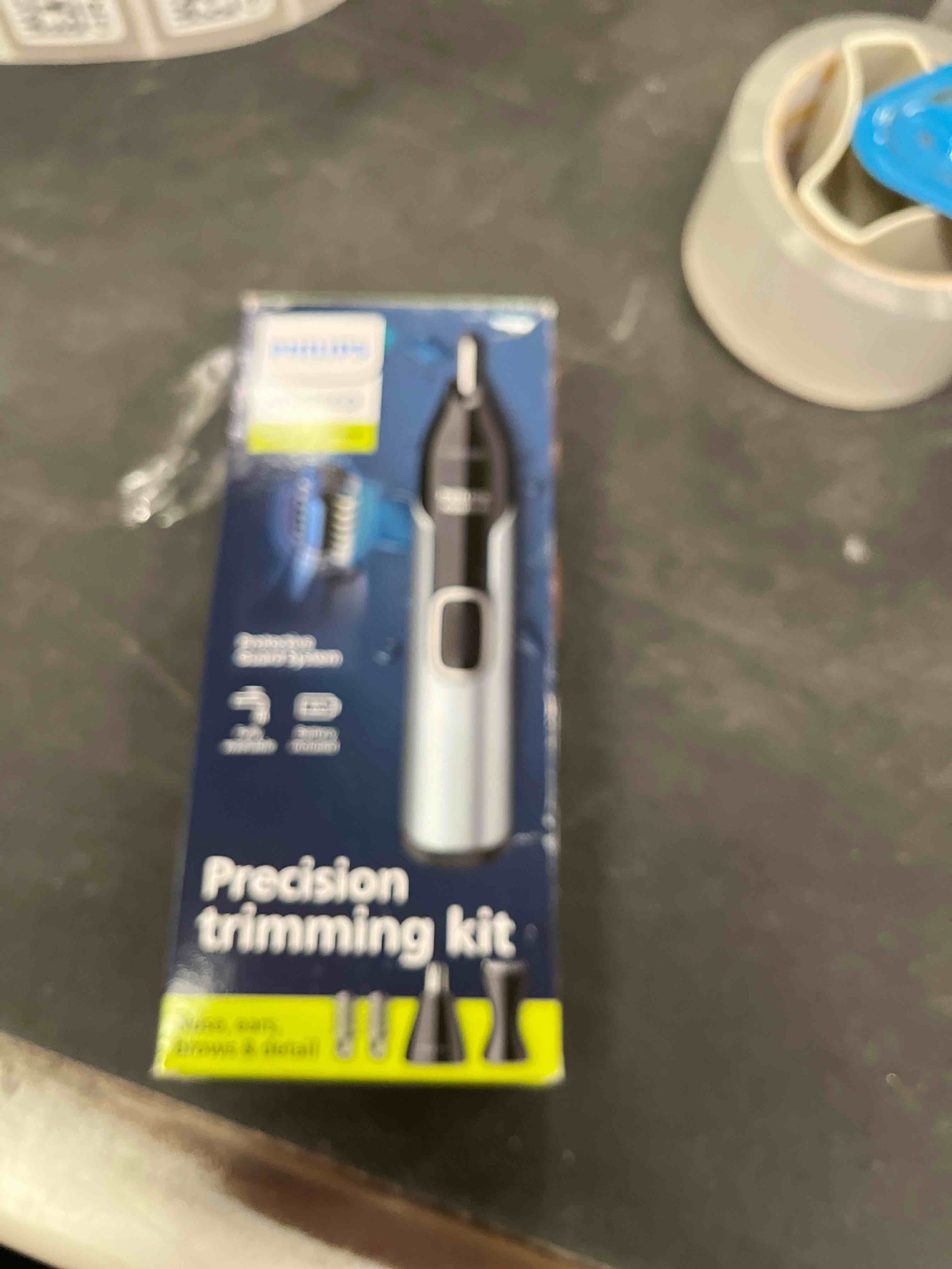Condition photo showing Good Condition for norelco philips nose trimmer 5000 for nose, ears, eyebrows trimming kit, nt5600/62 black, silver 7.9 inch (pack of 1)