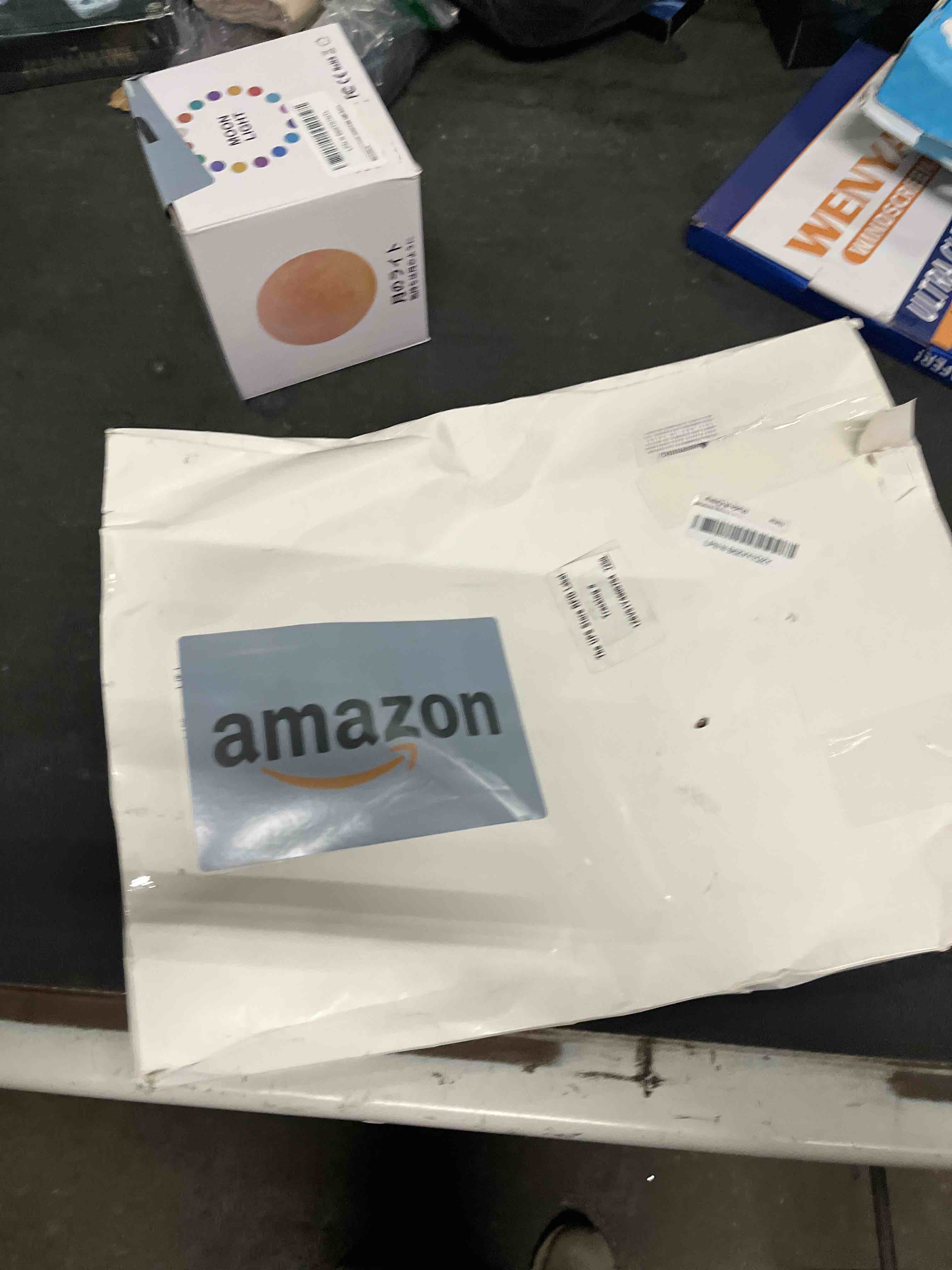 https://s3.amazonaws.com/lotting-images-prod/RustDustWanderlust/GRA4021912_1774614022507.jpeg