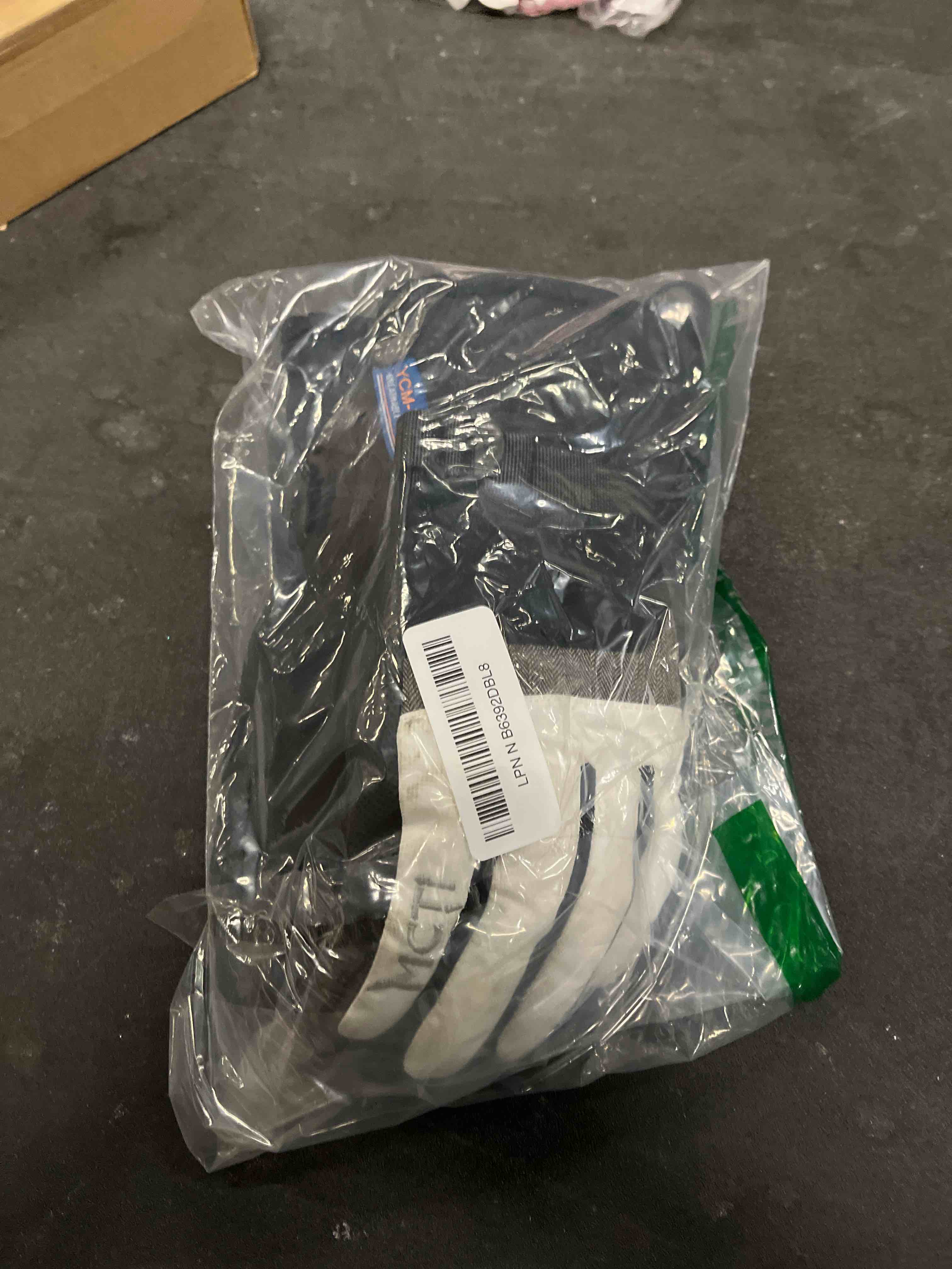 Condition photo showing Good Condition for mcti ski gloves,winter waterproof snowboard snow 3m thinsulate warm touchscreen cold weather women gloves wrist leashes white small