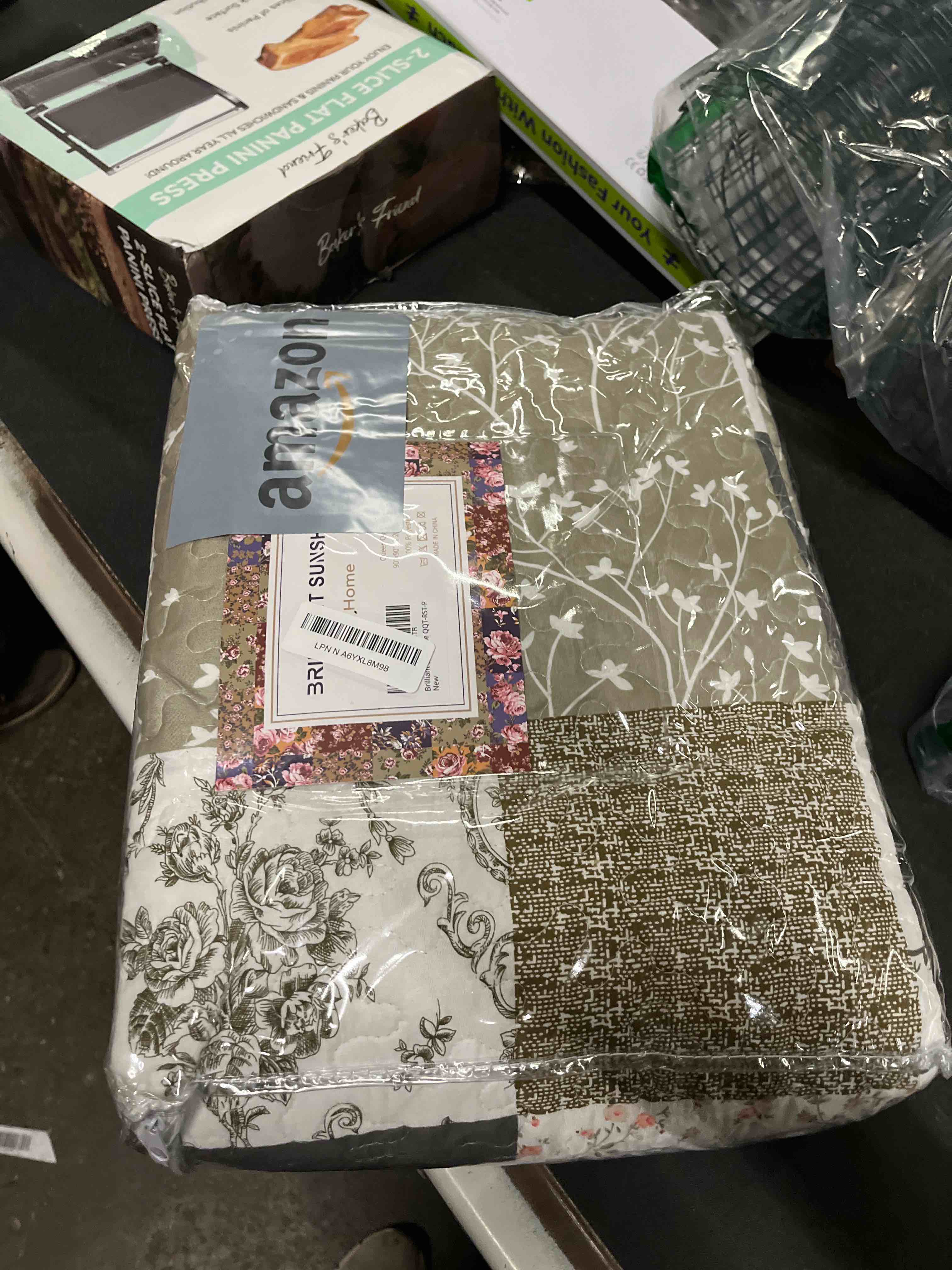 Condition photo showing Good Condition for brilliant sunshine rose and toile patchwork, 3-piece quilt set, reversible bedspread, lightweight coverlet, all-season, queen, rose gray rose grey quilt set queen