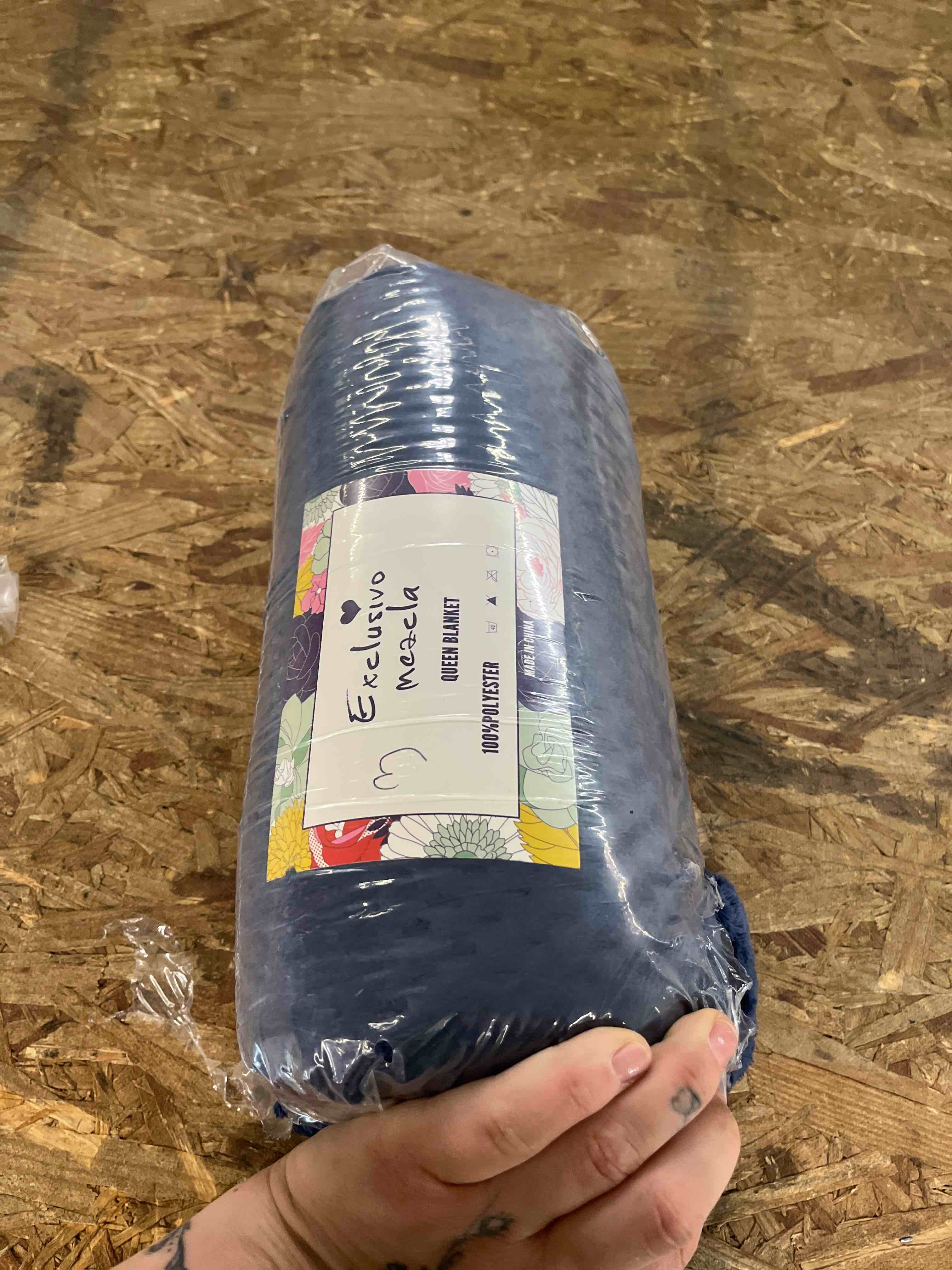 Condition photo showing Good Condition for exclusivo mezcla fleece bed blanket queen size, super soft and warm blankets for couch, sofa and bed waffle textured, cozy, fuzzy and lightweight (navy blue, 90x90 inches) navy blue 90x90 in