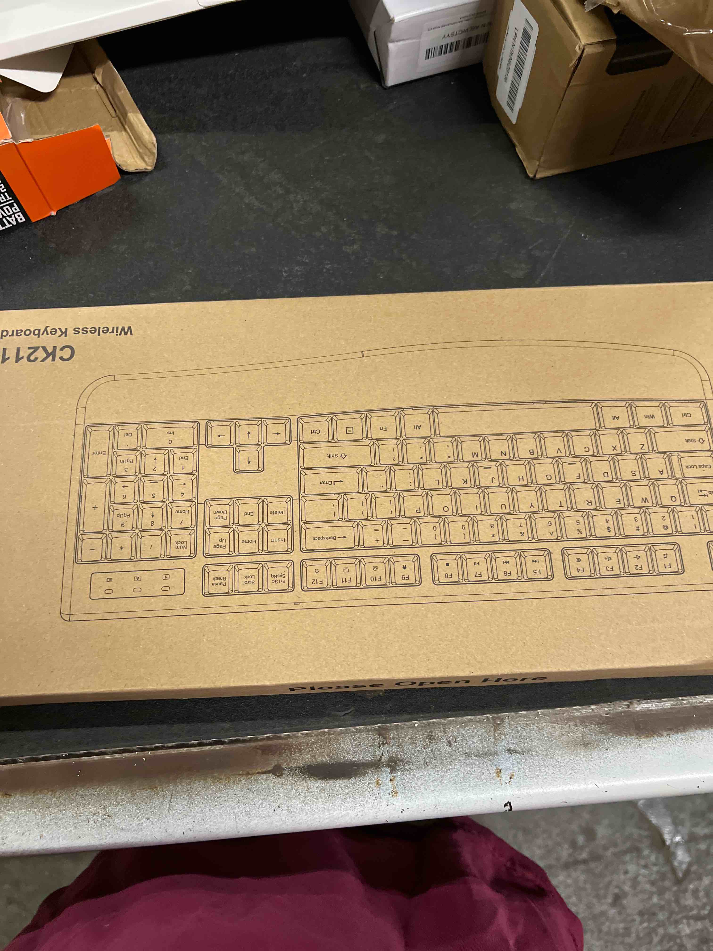 Condition photo showing Good Condition for wireless keyboard, 2.4g full-sized ergonomic wireless computer keyboard with wrist rest for windows, mac os laptop/pc/desktop/notebook(black)