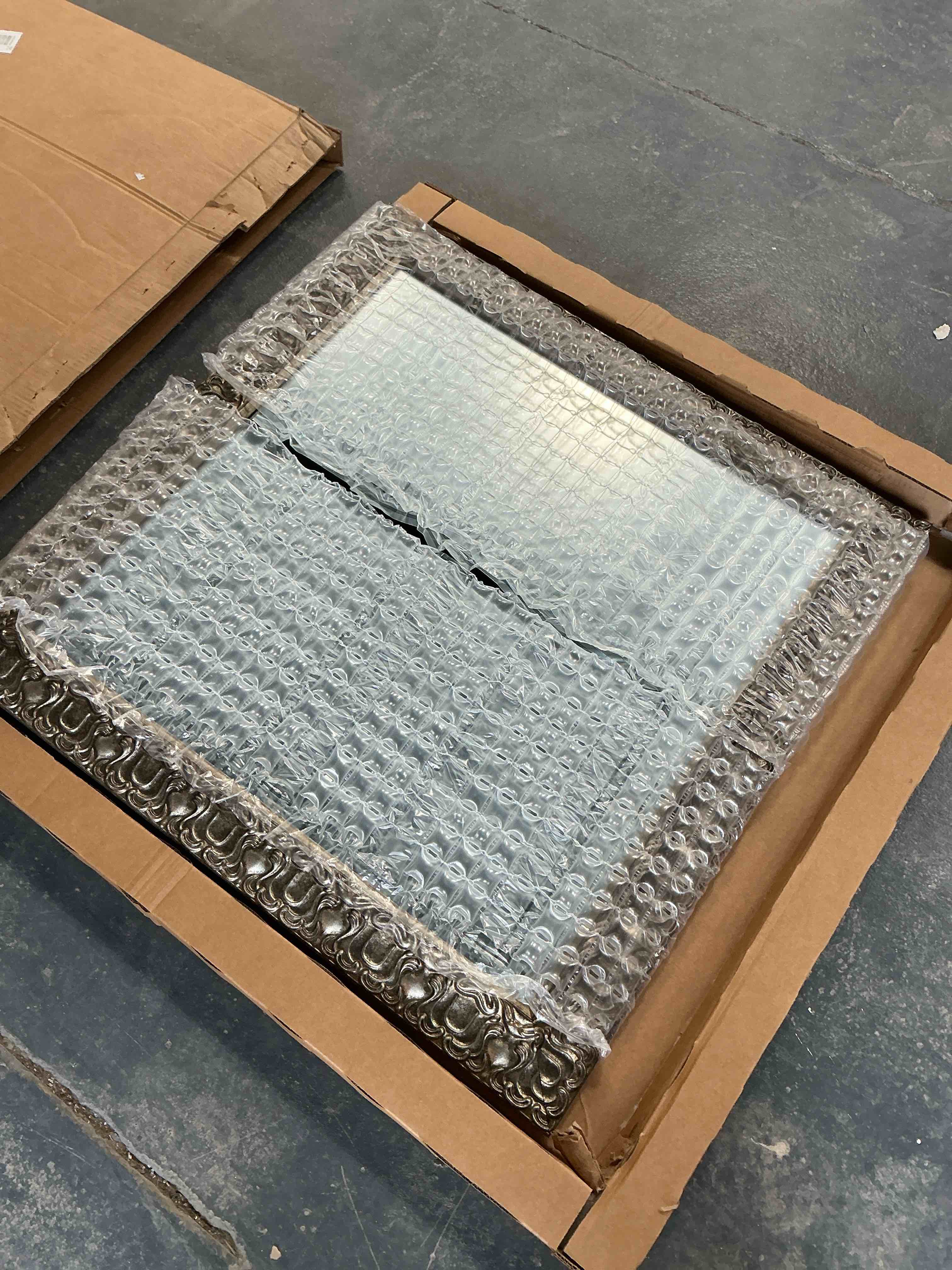 32 x 32 Mirroe with Omega Frame