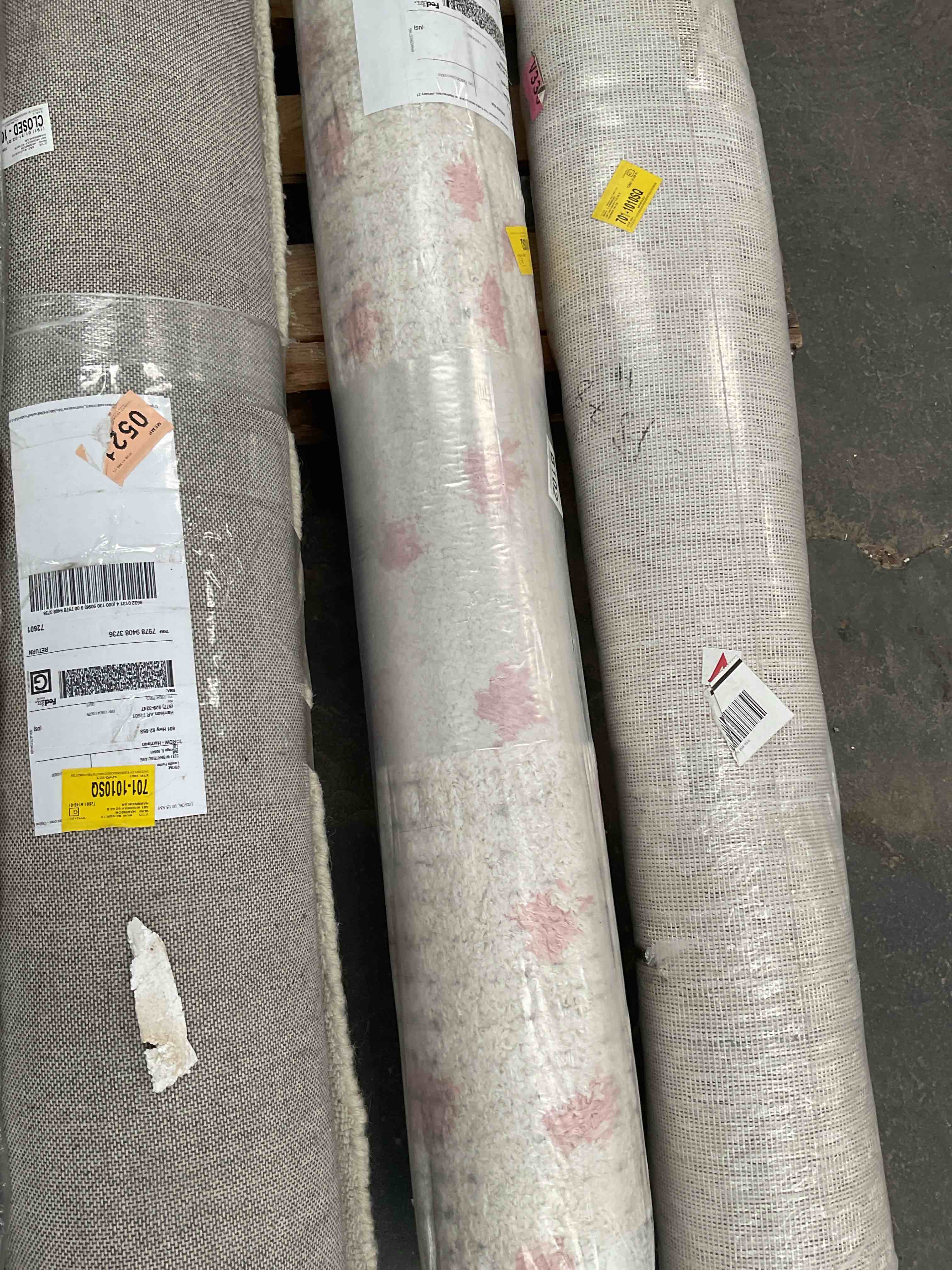 Condition photo showing Good Condition for LARGE WHITE AREA RUG WITH PINK HEARTS