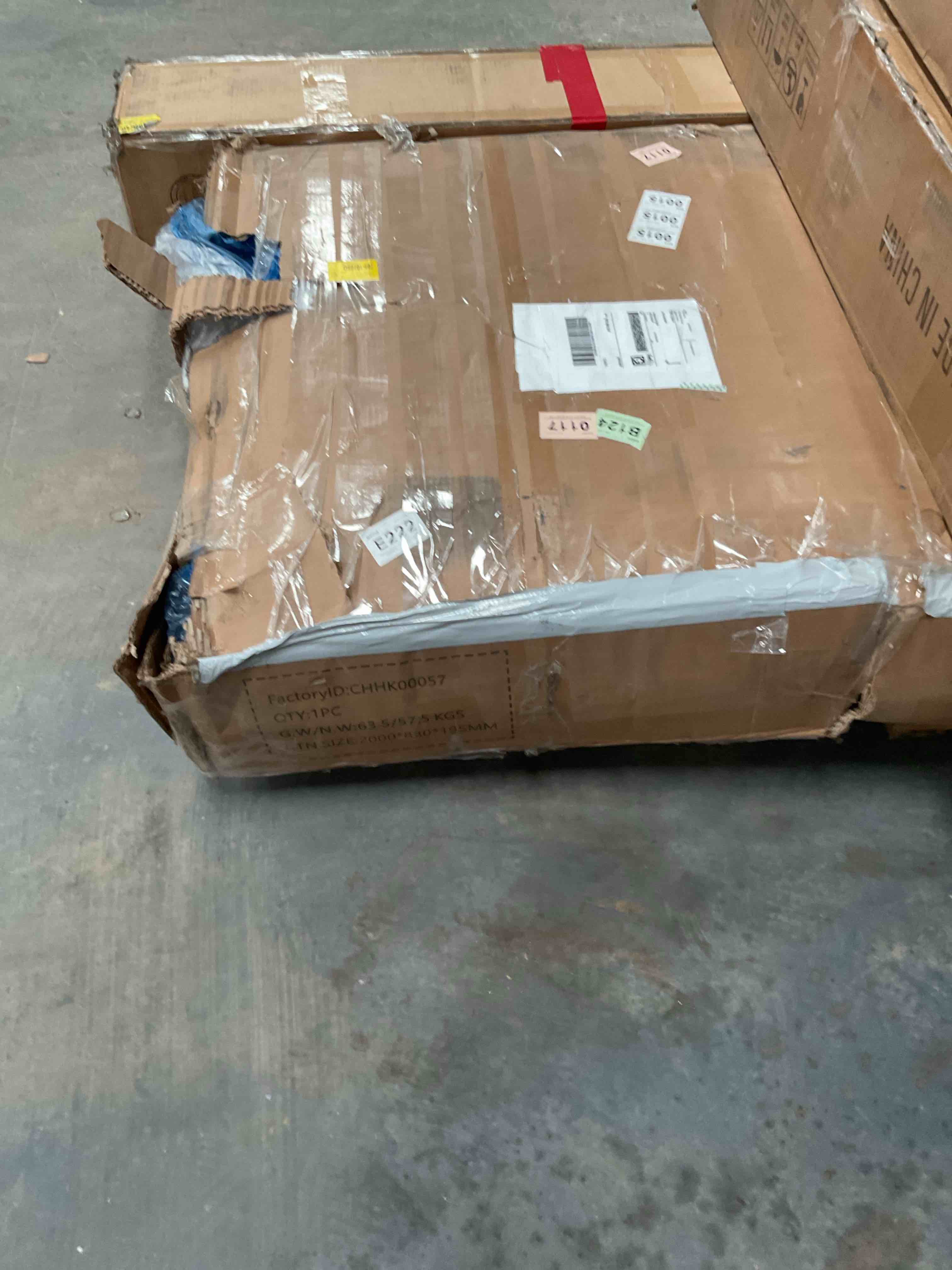 Condition photo showing Good Condition for Duluth Tufted Upholstered Low Profile Platform Bed