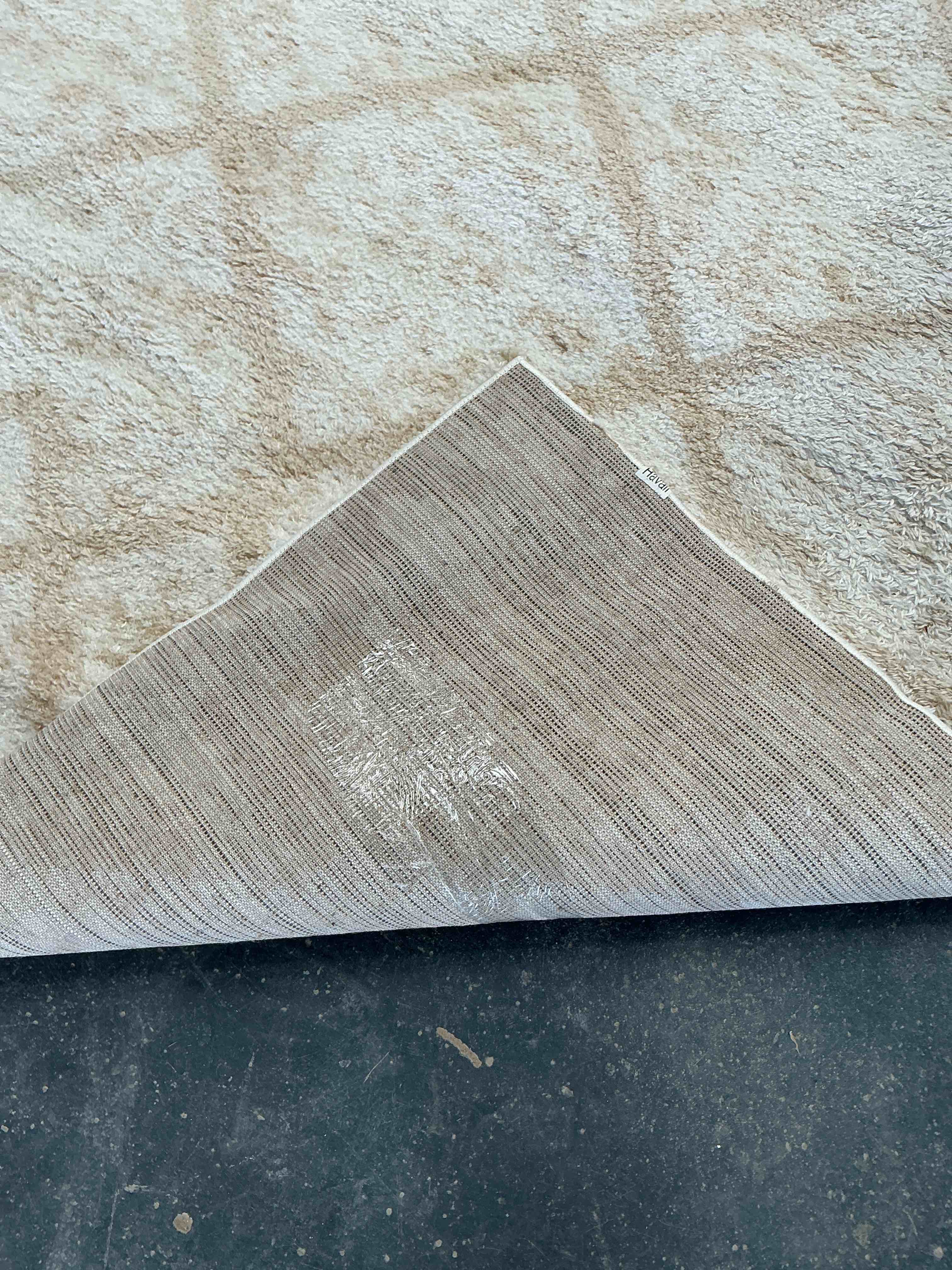 Condition photo showing Good Condition for 8.5 x 10ft Shag Rug