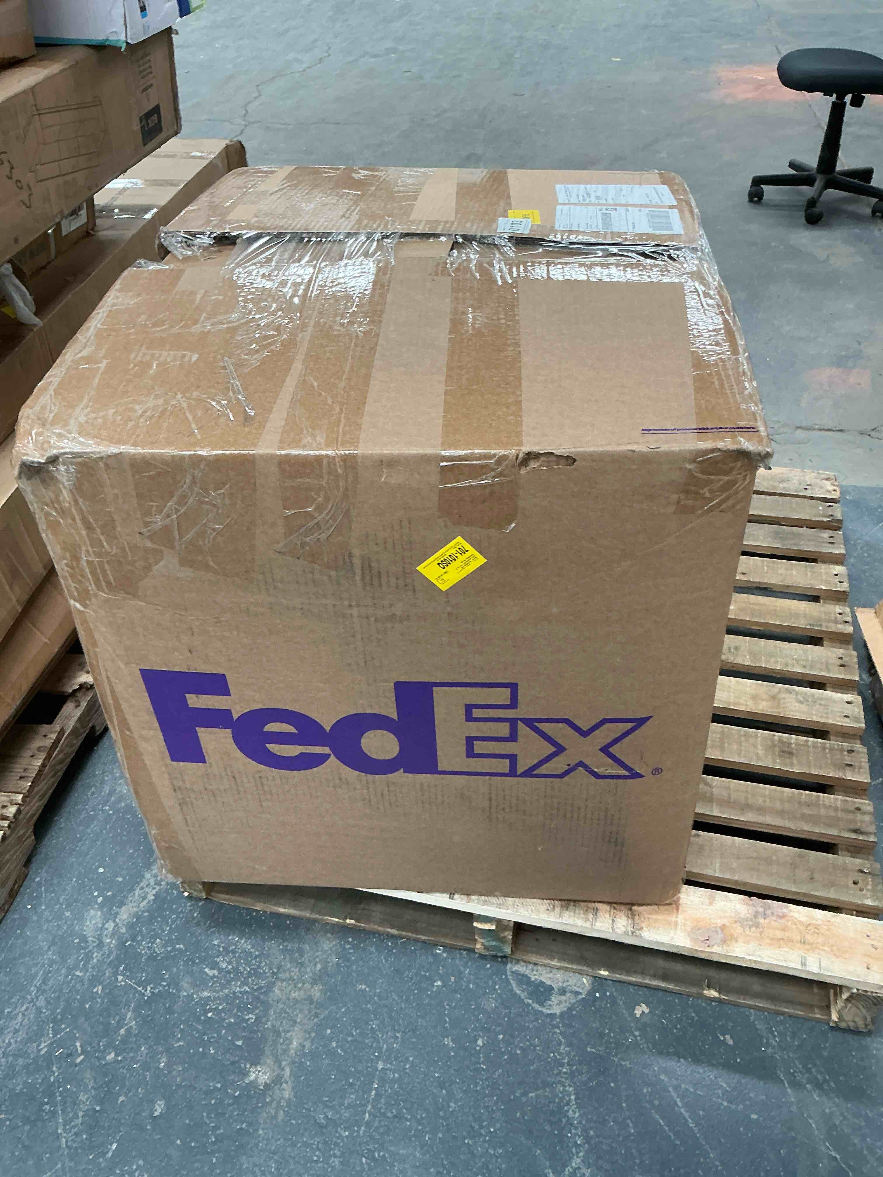 Condition photo showing Good Condition for Modern Sofa With Removable Washable Linen Fabric Cover, Upholstered Couch With Deep Seats And Wide Armrests For Living Room