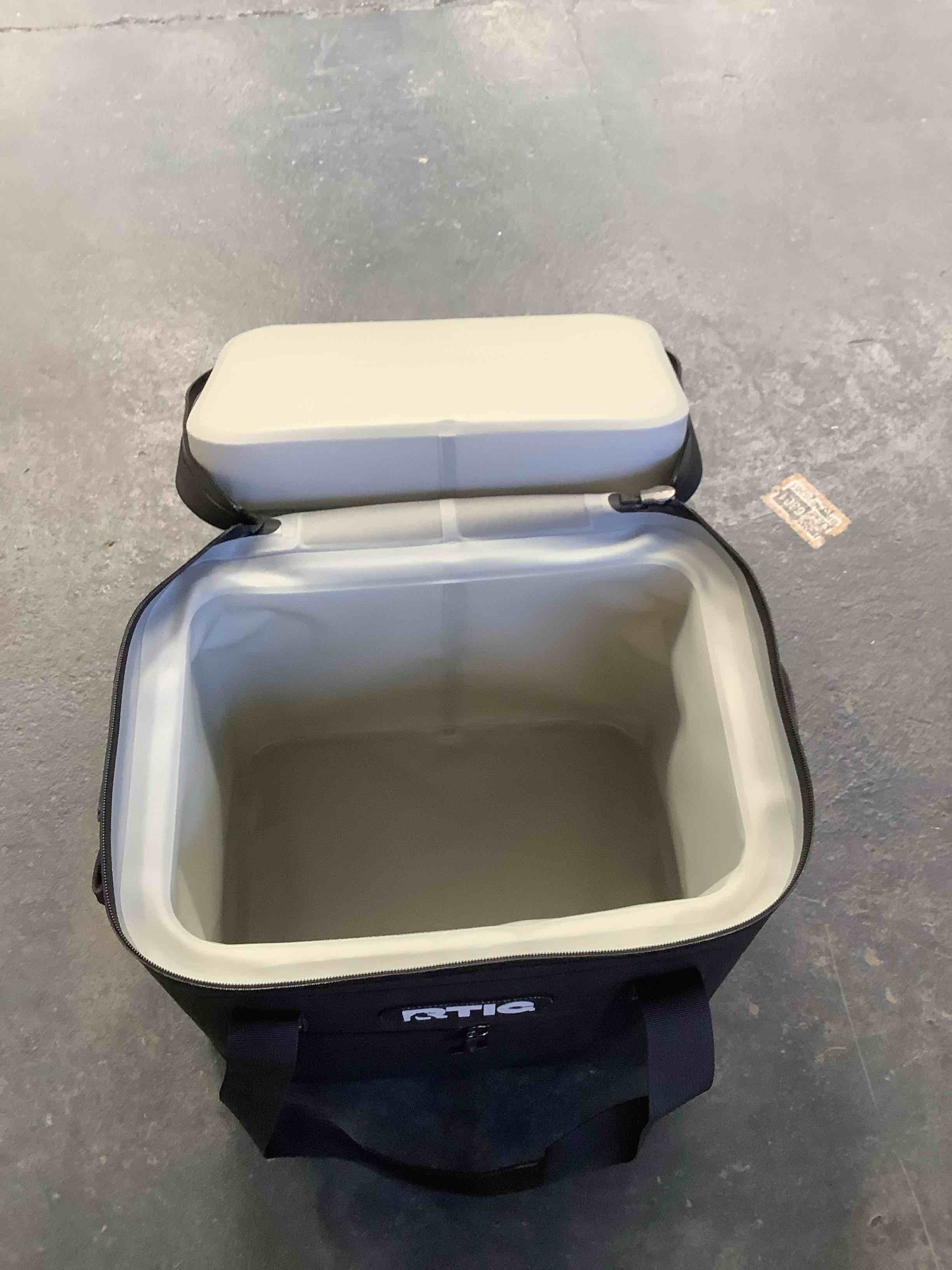 Condition photo showing Good Condition for Rtic cooler