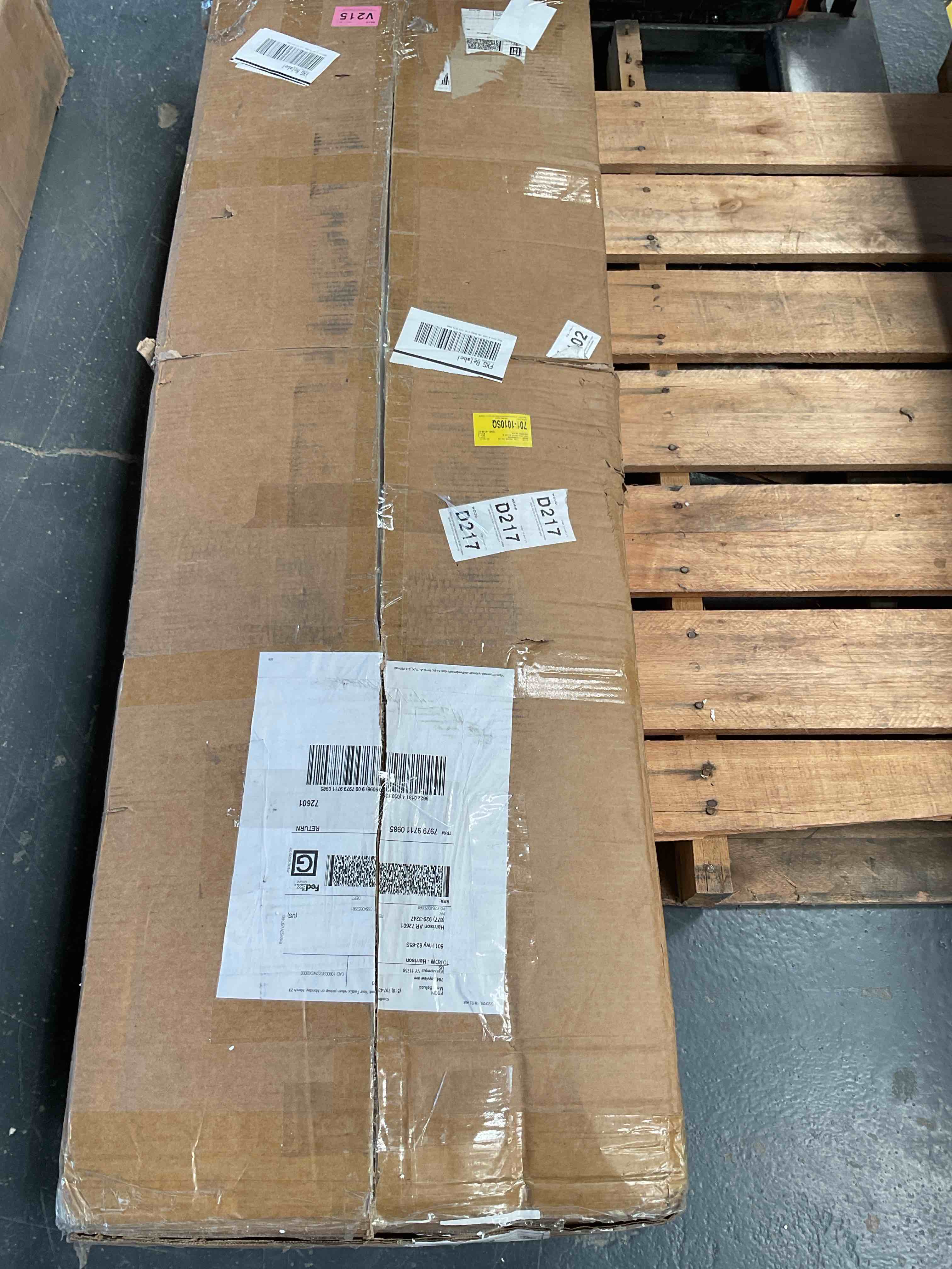 Condition photo showing Good Condition for 2 arching decorative shelves