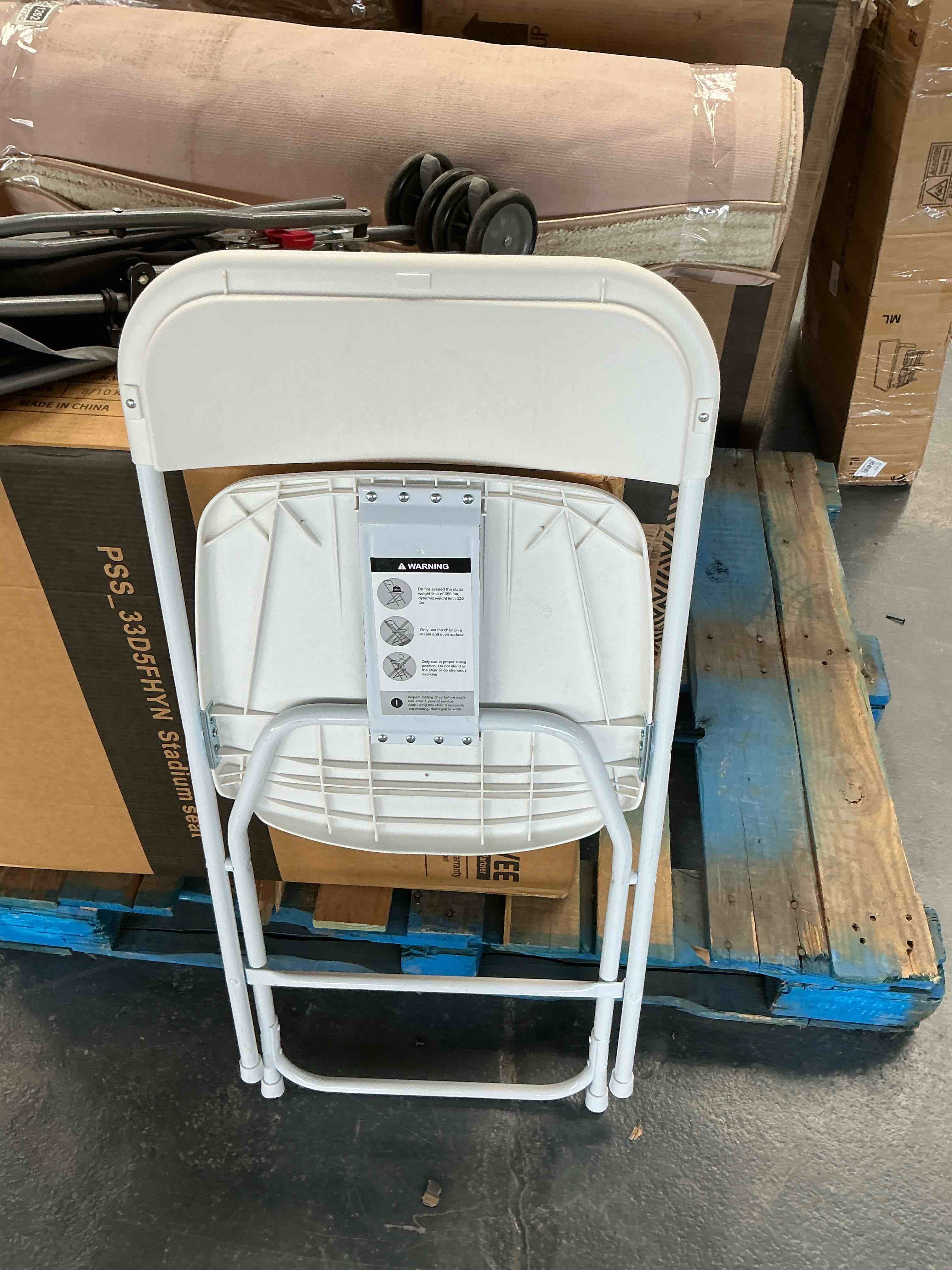 Condition photo showing Good Condition for white folding chair