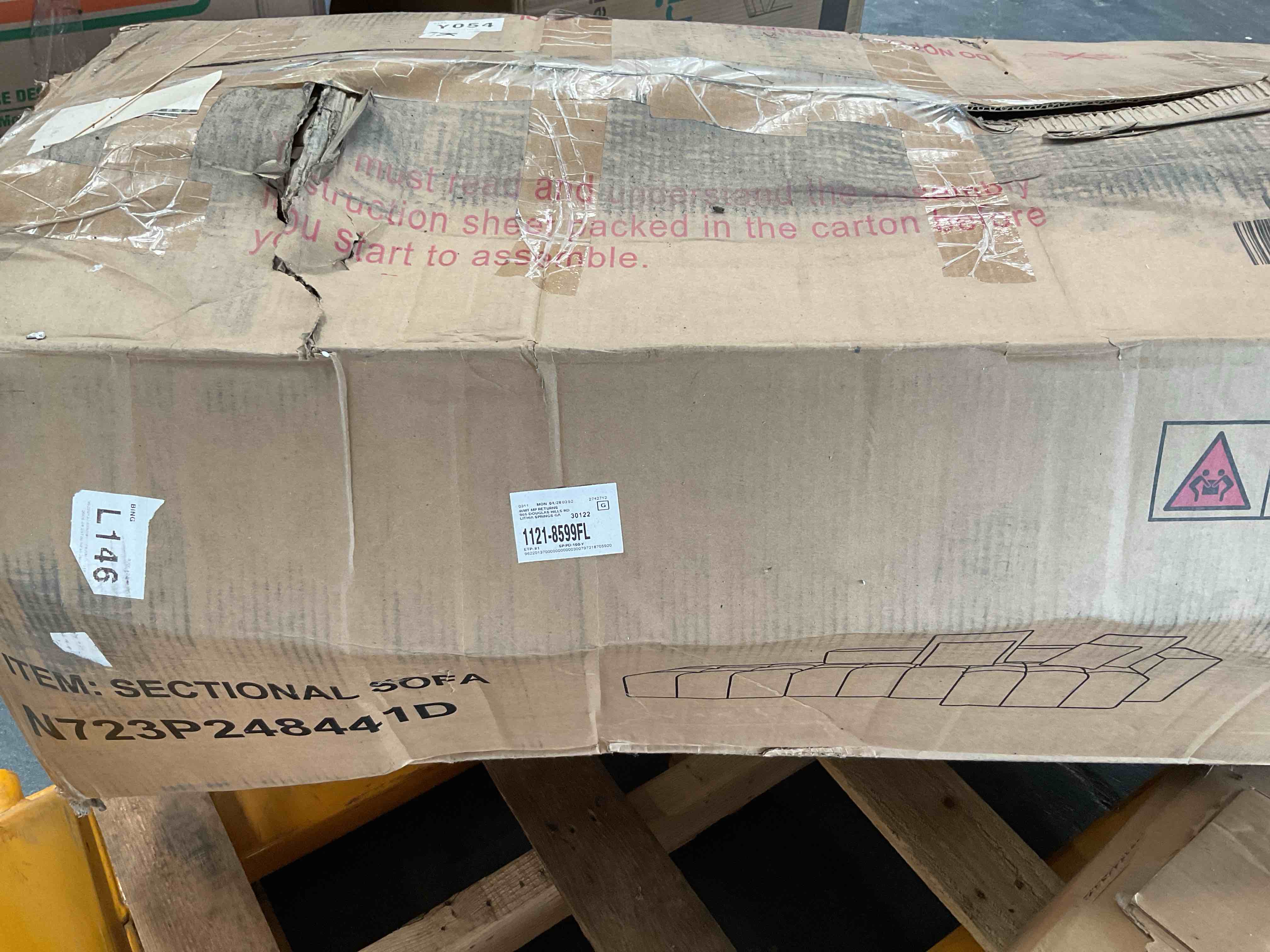 Condition photo showing Good Condition for sectional sofa 
