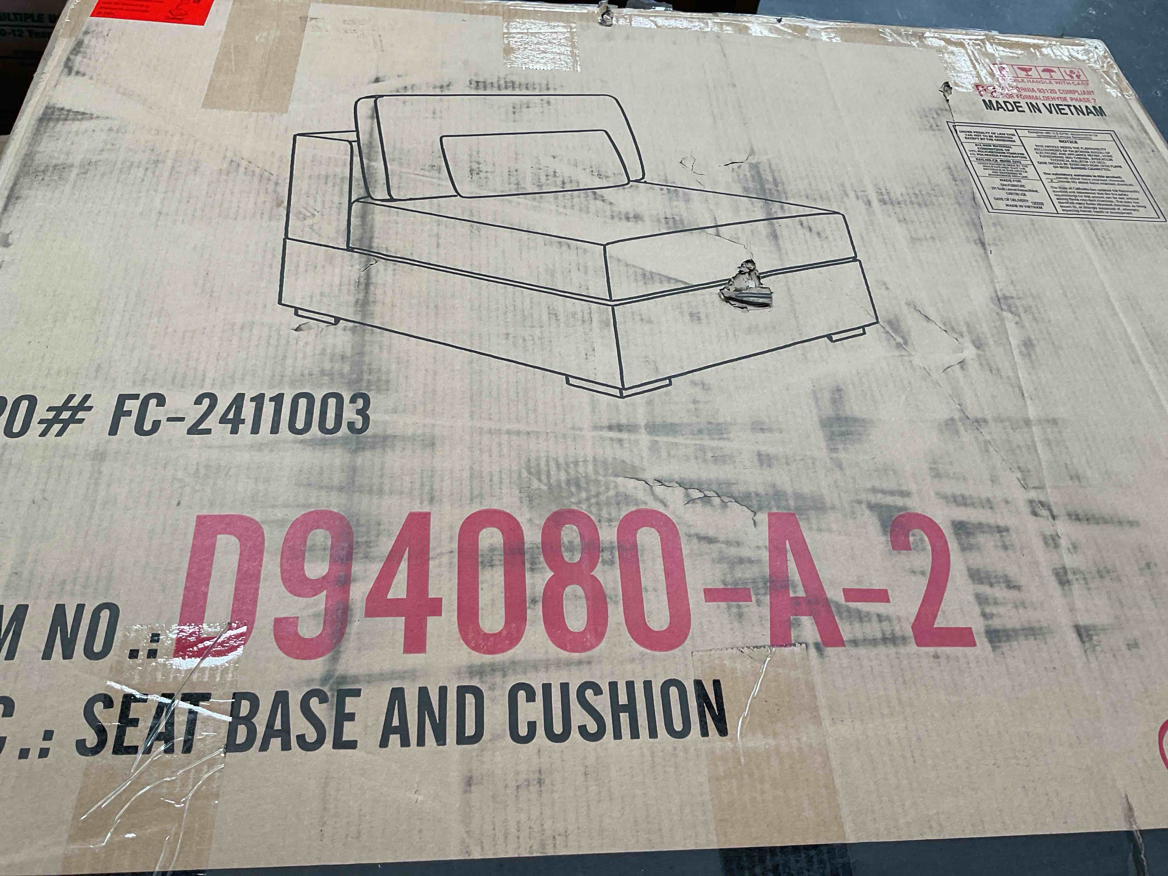 Condition photo showing Good Condition for assuntino 112" square arm sofa