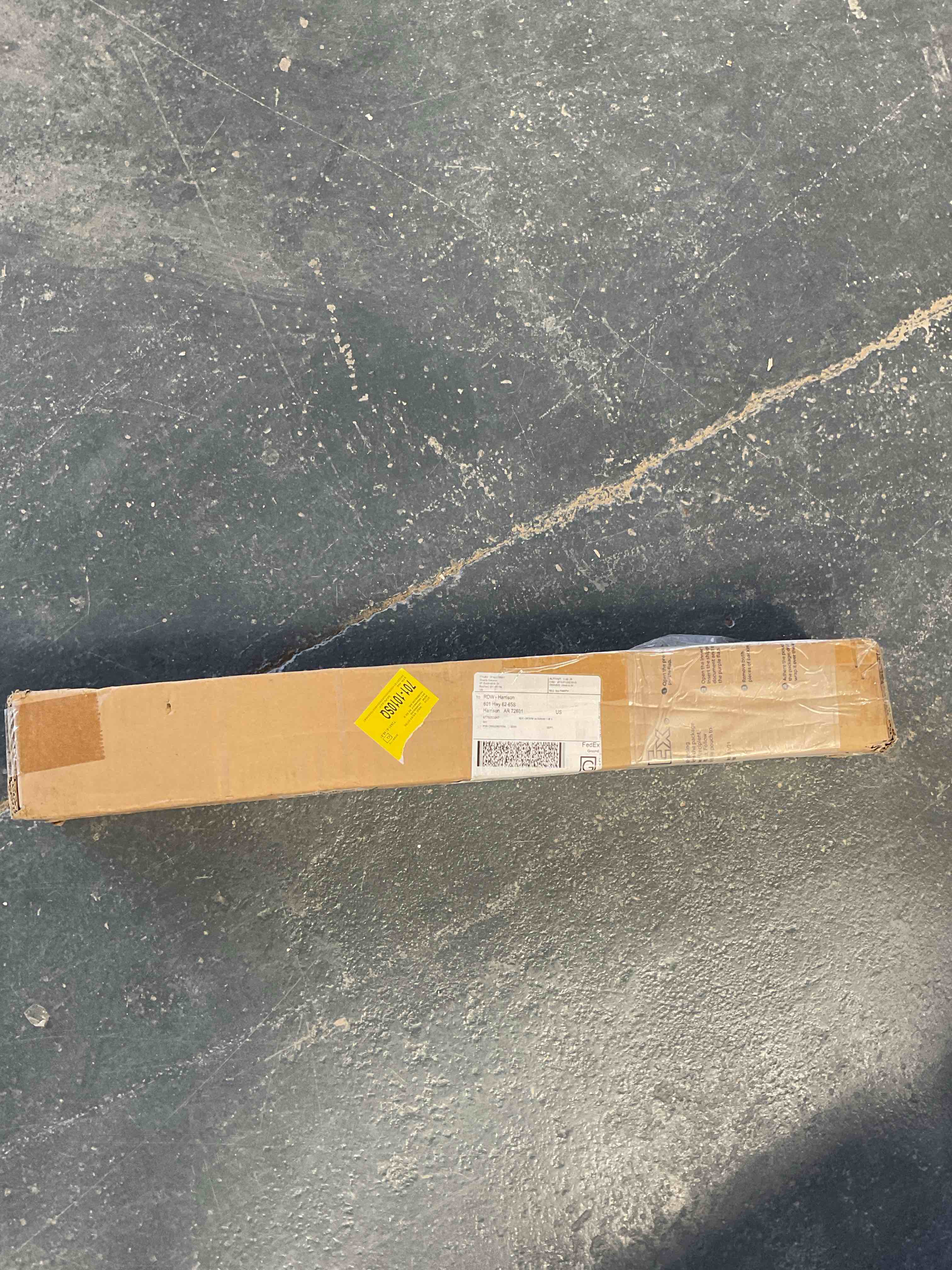 Condition photo showing Good Condition for incomplete missing hardware 23x72”casade  blinds