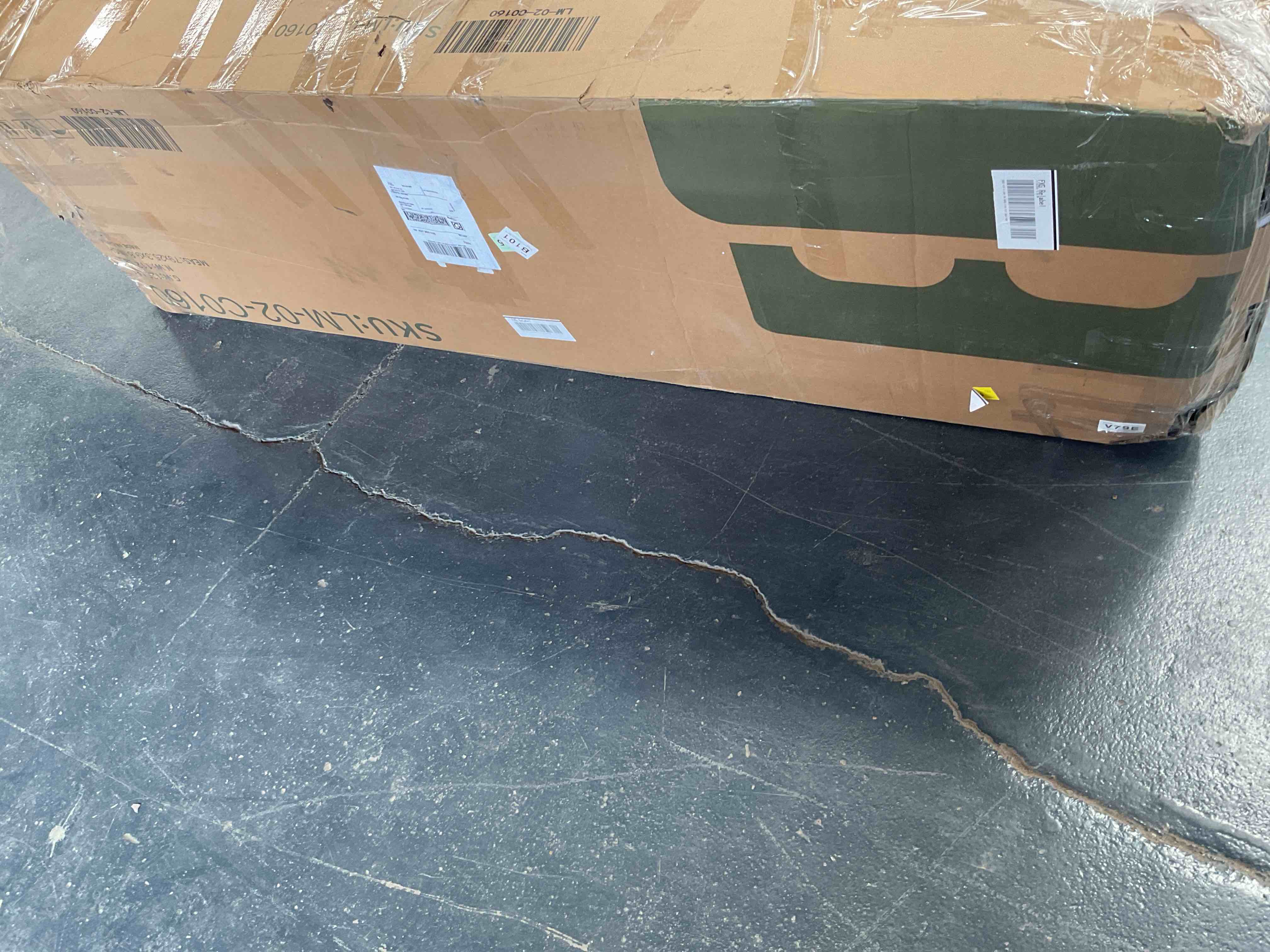 Condition photo showing Good Condition for house of hamptonâ® velvet upholstered platform bed frame with 51.1" wingback headboard \u0026 deep button tufted footboard, no box spring required, easy assembly