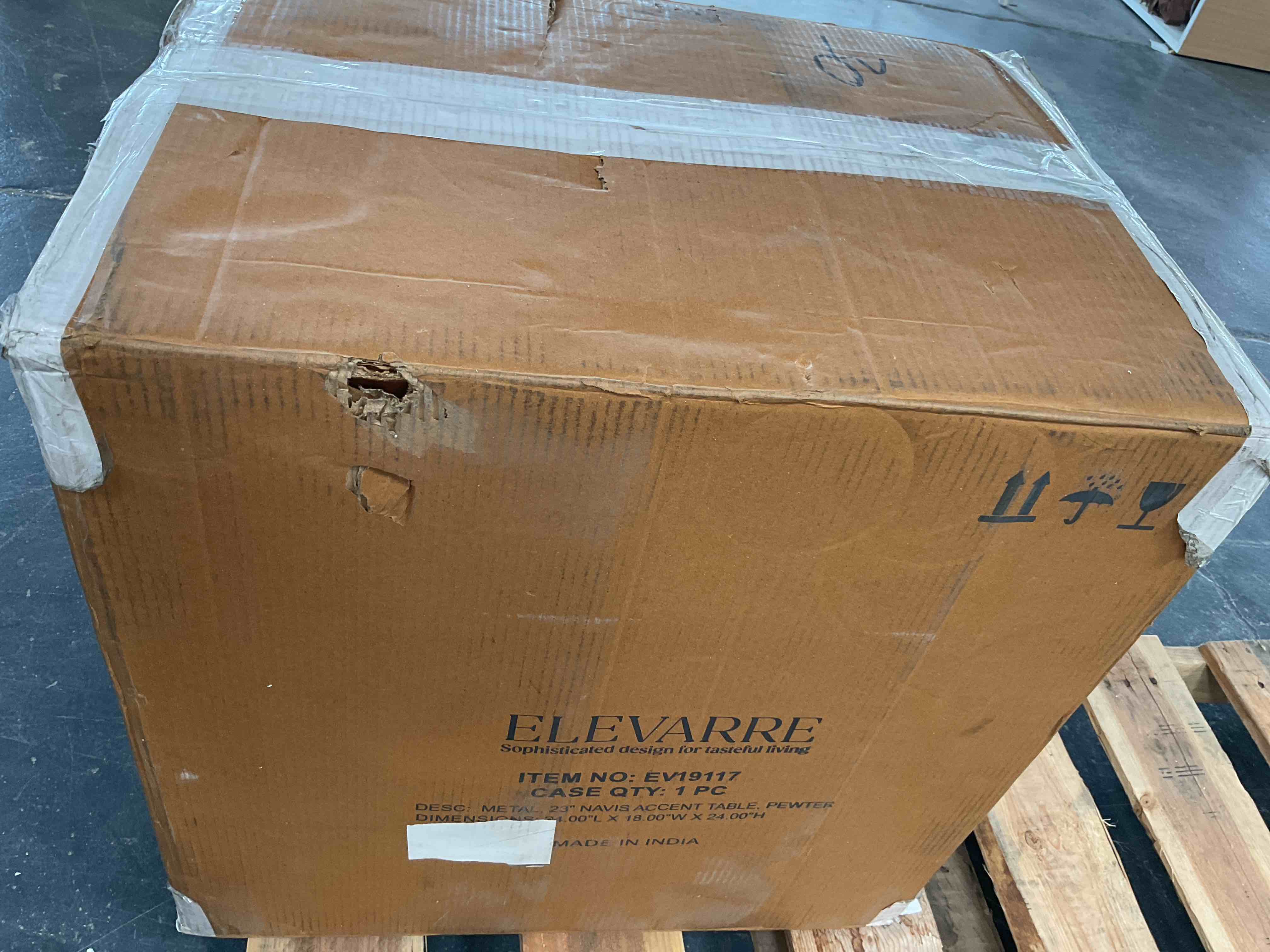 Condition photo showing Good Condition for elevarre metal 23” navis accent table, pewter