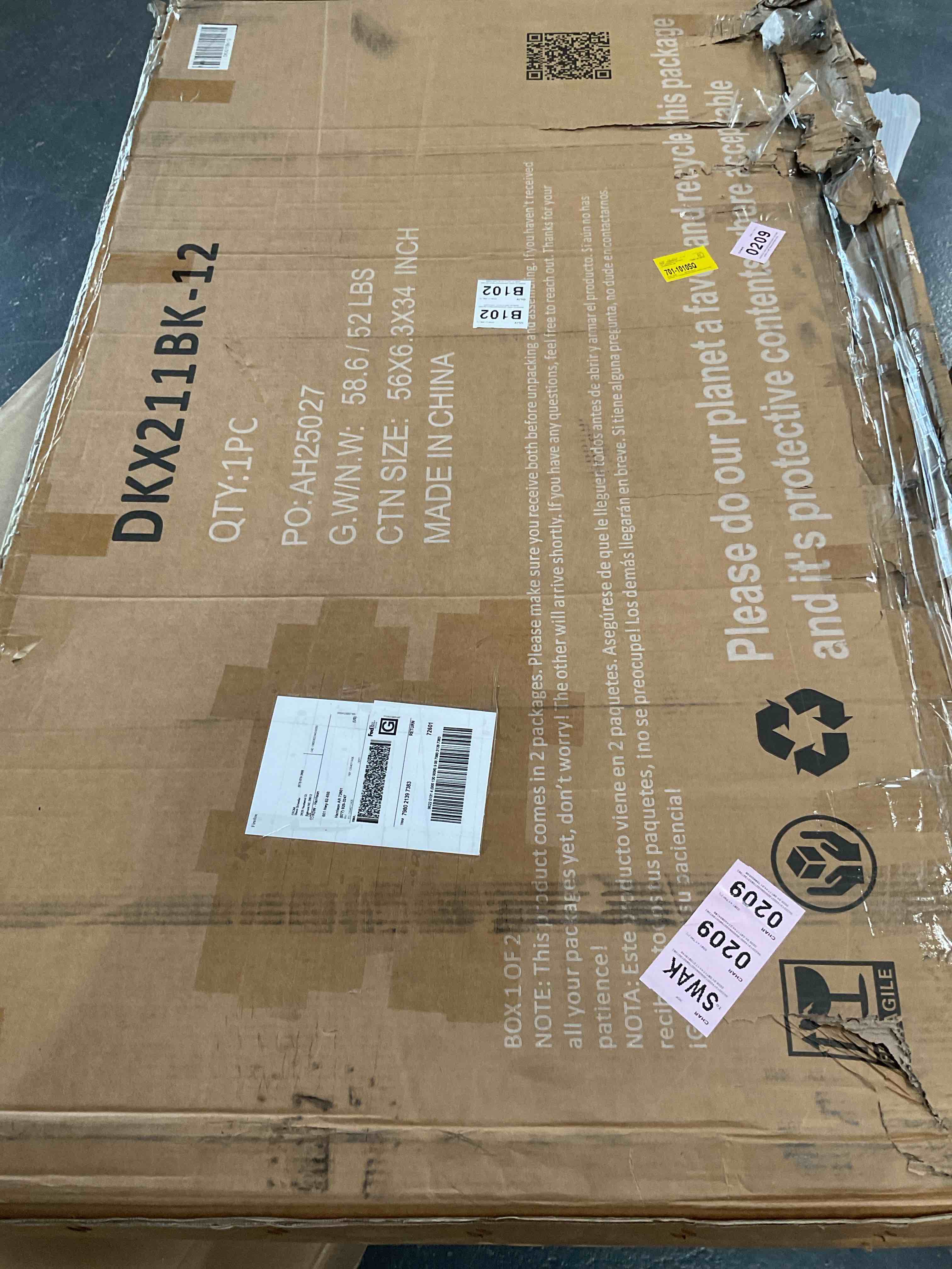 Condition photo showing Good Condition for outdoor metal table
