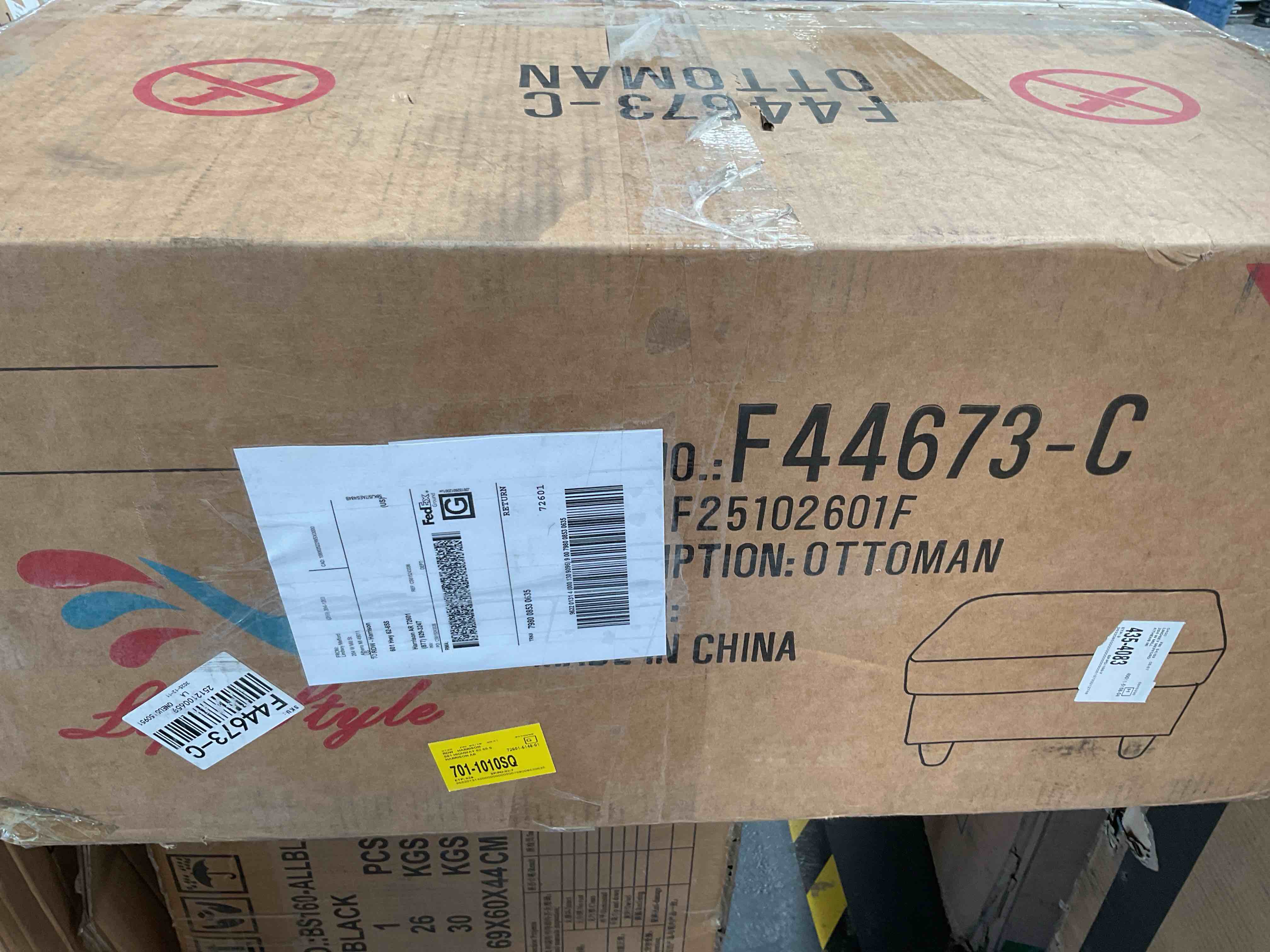 Condition photo showing Good Condition for ottoman