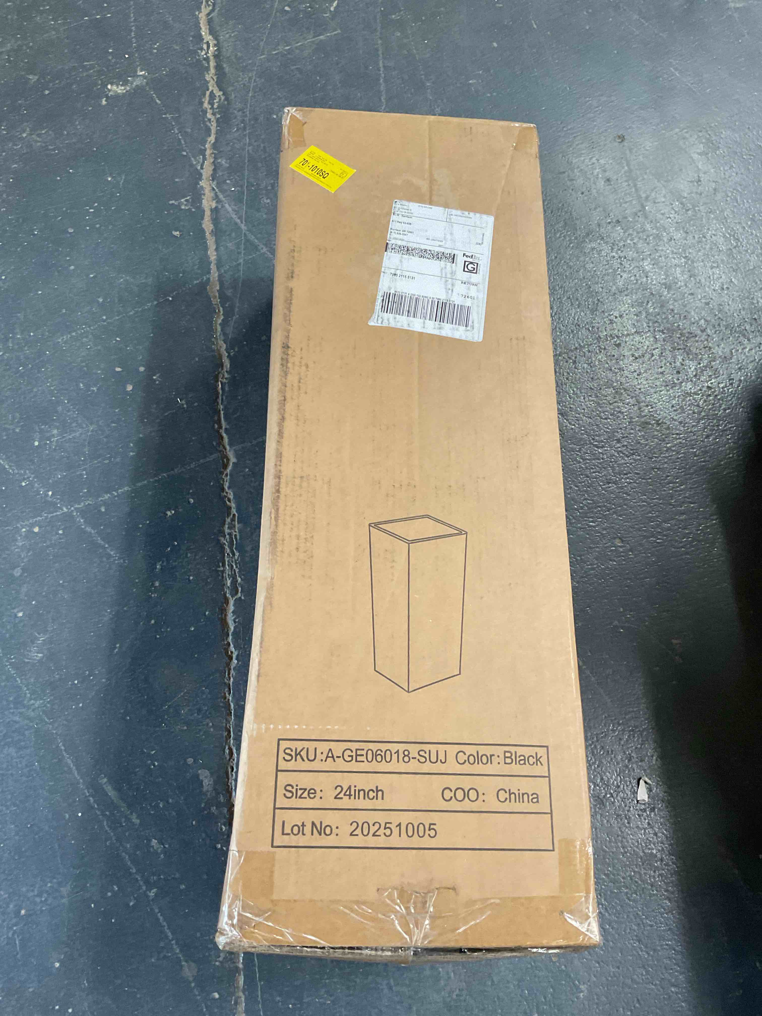 Condition photo showing Good Condition for tall planter