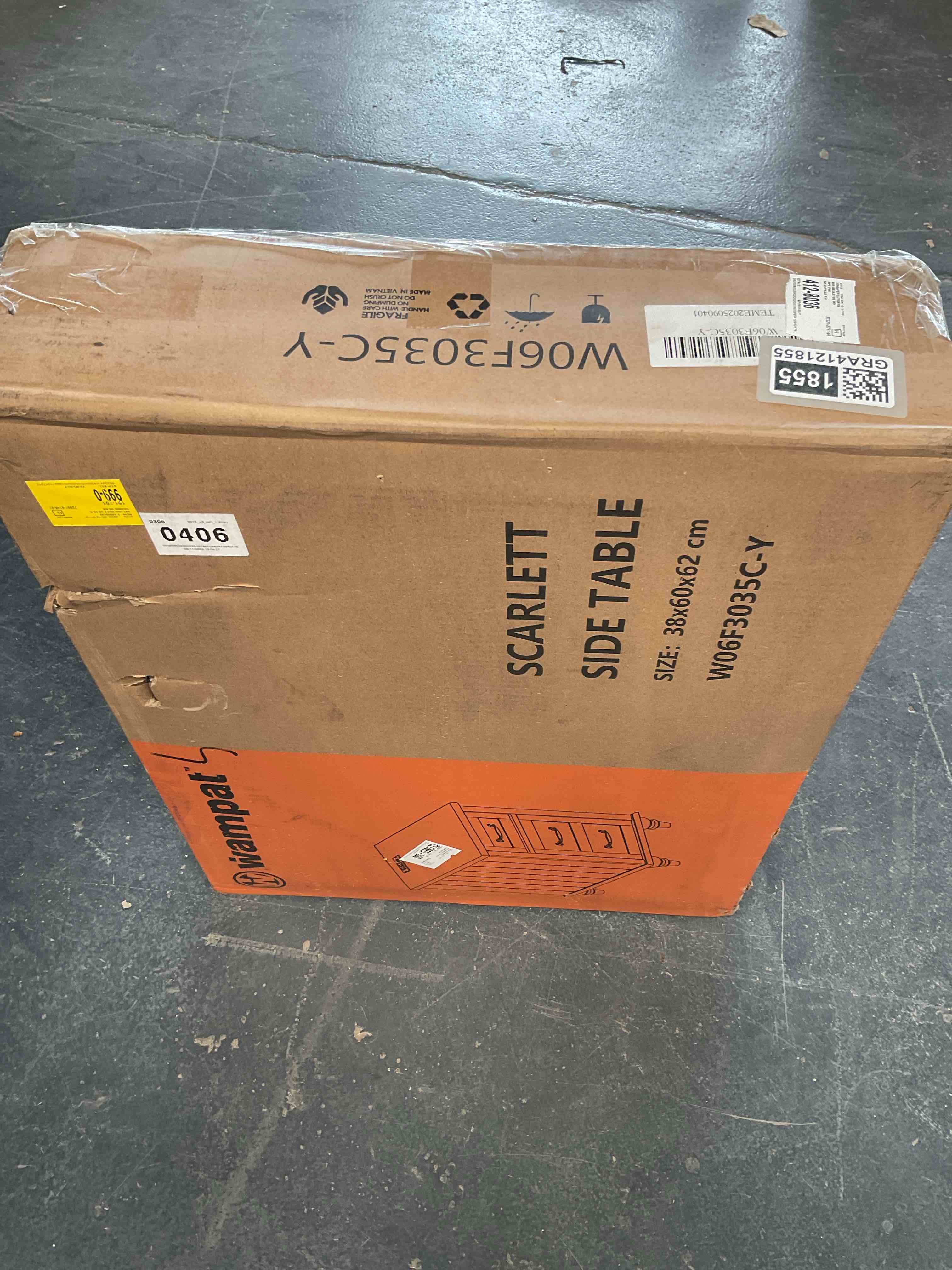 Condition photo showing Good Condition for side table