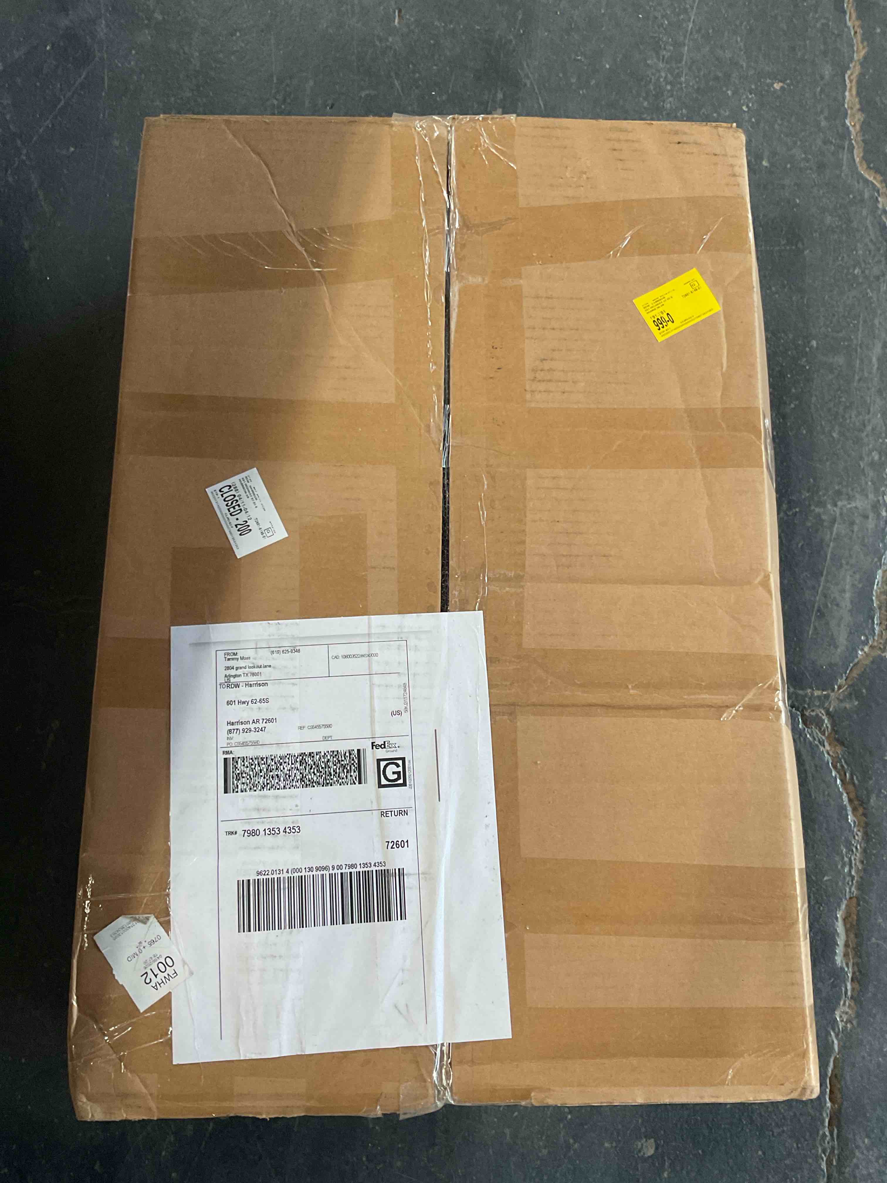 Condition photo showing Good Condition for modern indoor & outdoor rug with boho line pattern