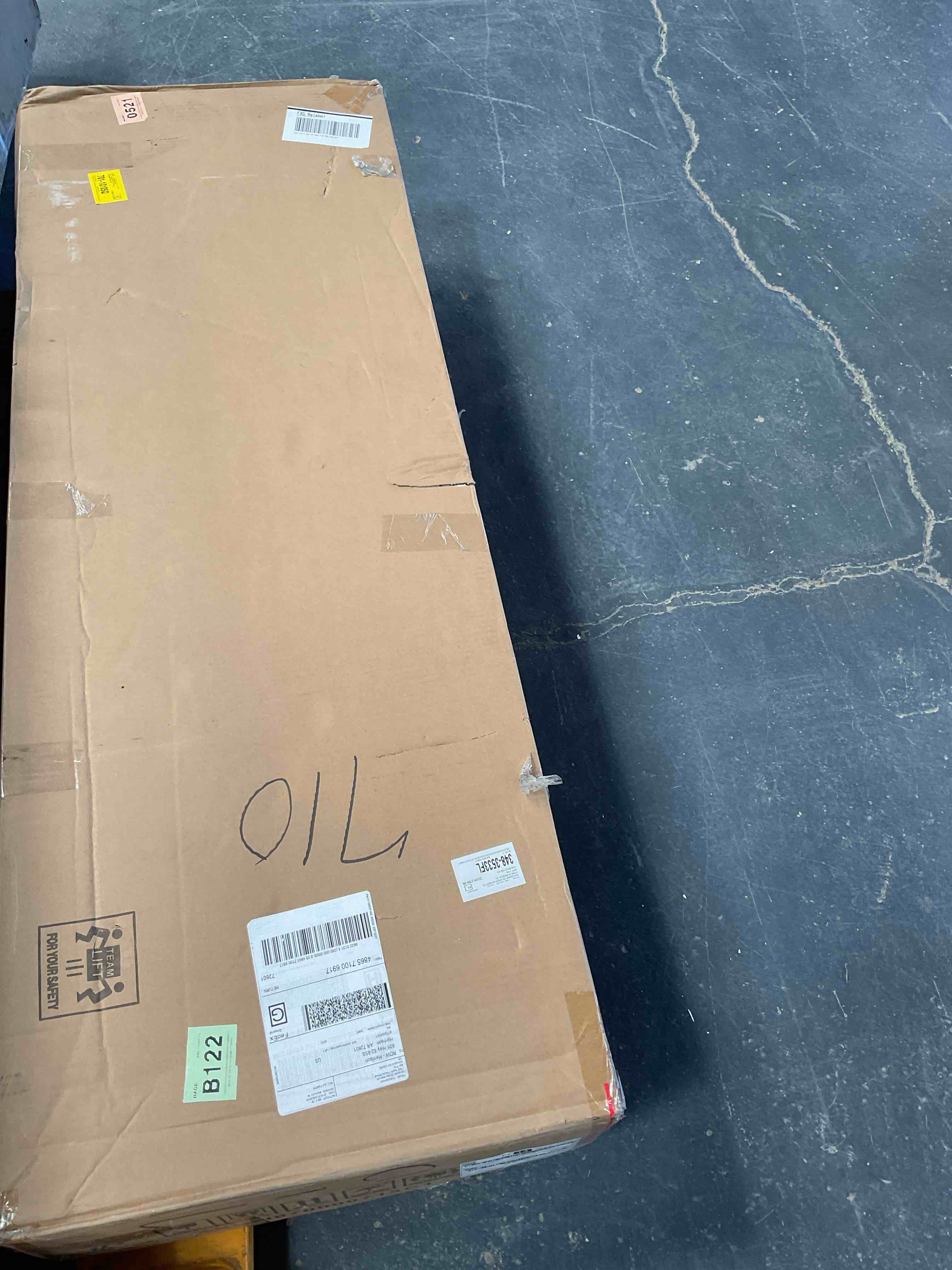 Condition photo showing Good Condition for liquor cabinet