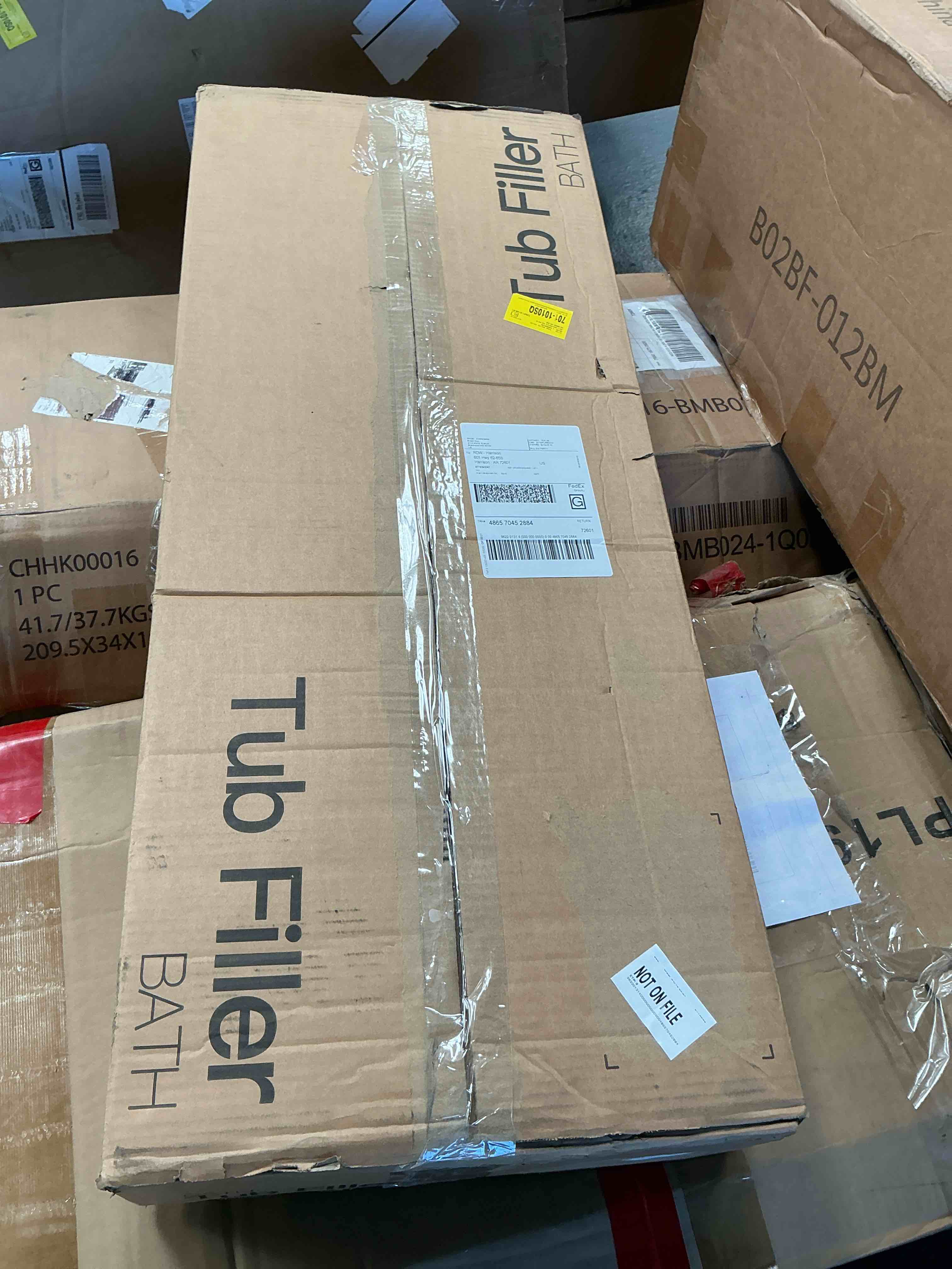 Condition photo showing Good Condition for circular single handle tub faucet