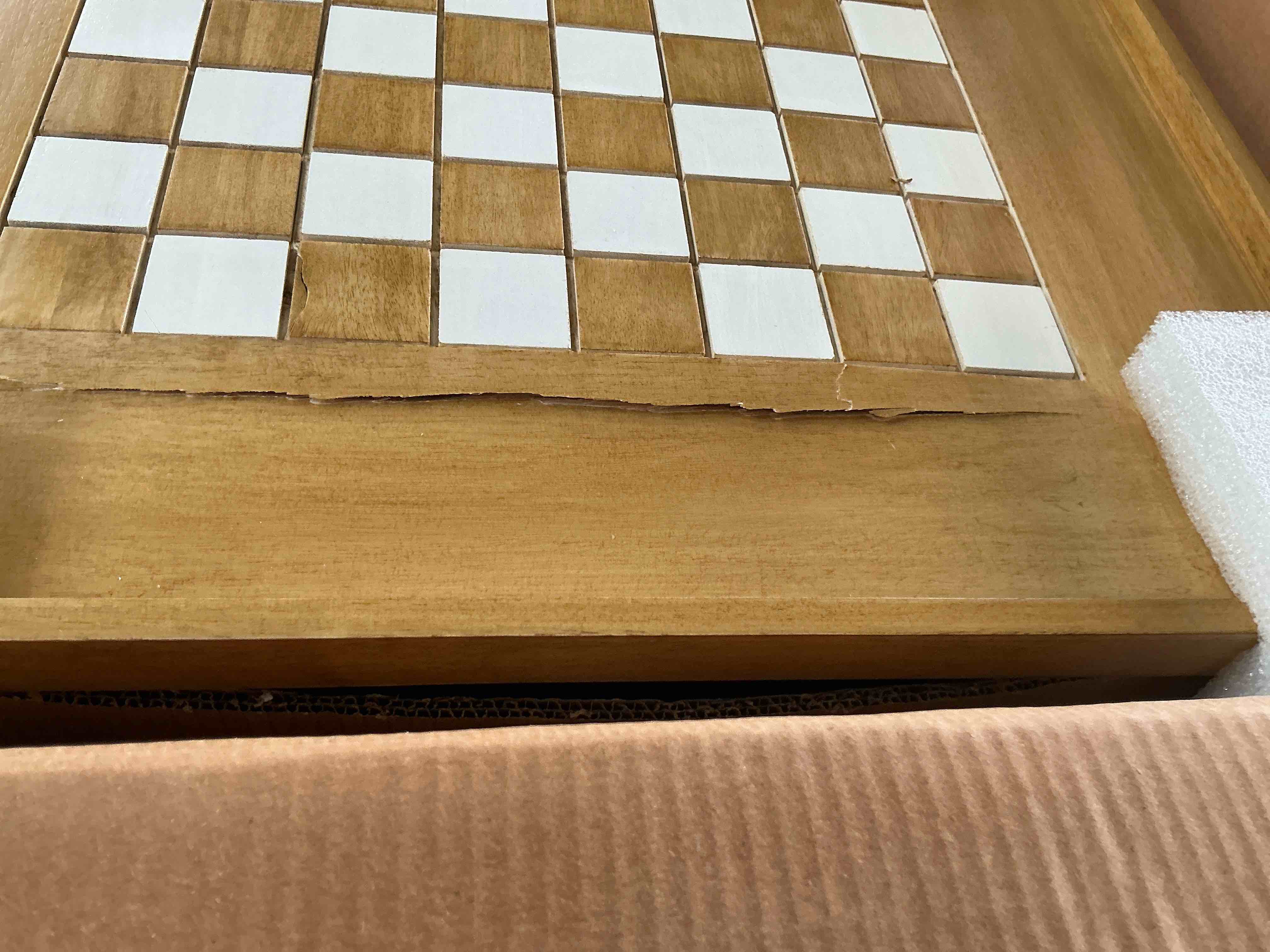 Condition photo showing Good Condition for 22" royal chess table