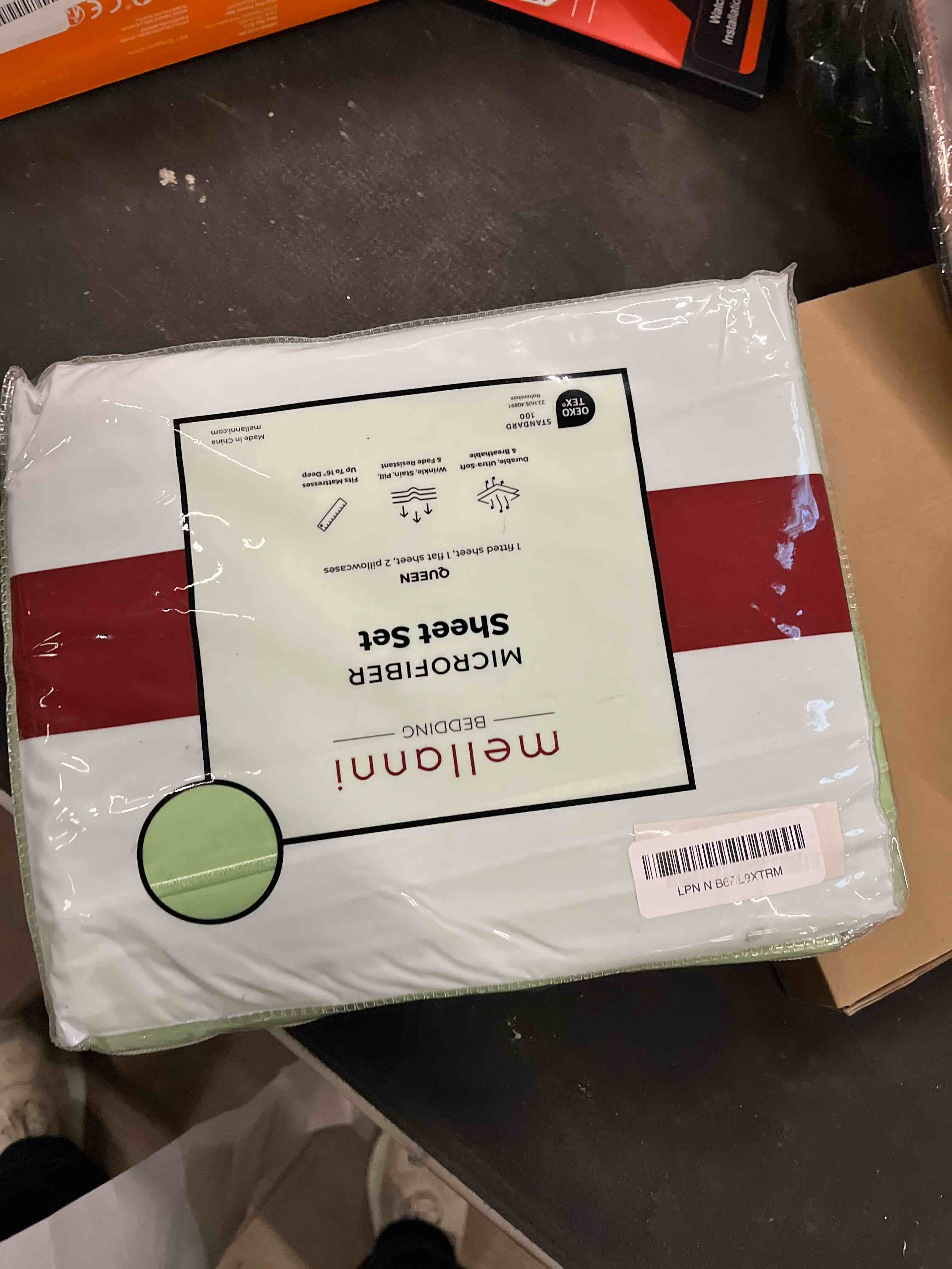 Condition photo showing Good Condition for Mellanni Queen Sheets Set - 4 PC Iconic Collection Bedding - Hotel Luxury, Extra Soft, Cooling Bed Sheets - Wrinkle, Fade, Stain Resistant (Queen, Pistachio) 1241 Pistachio Queen