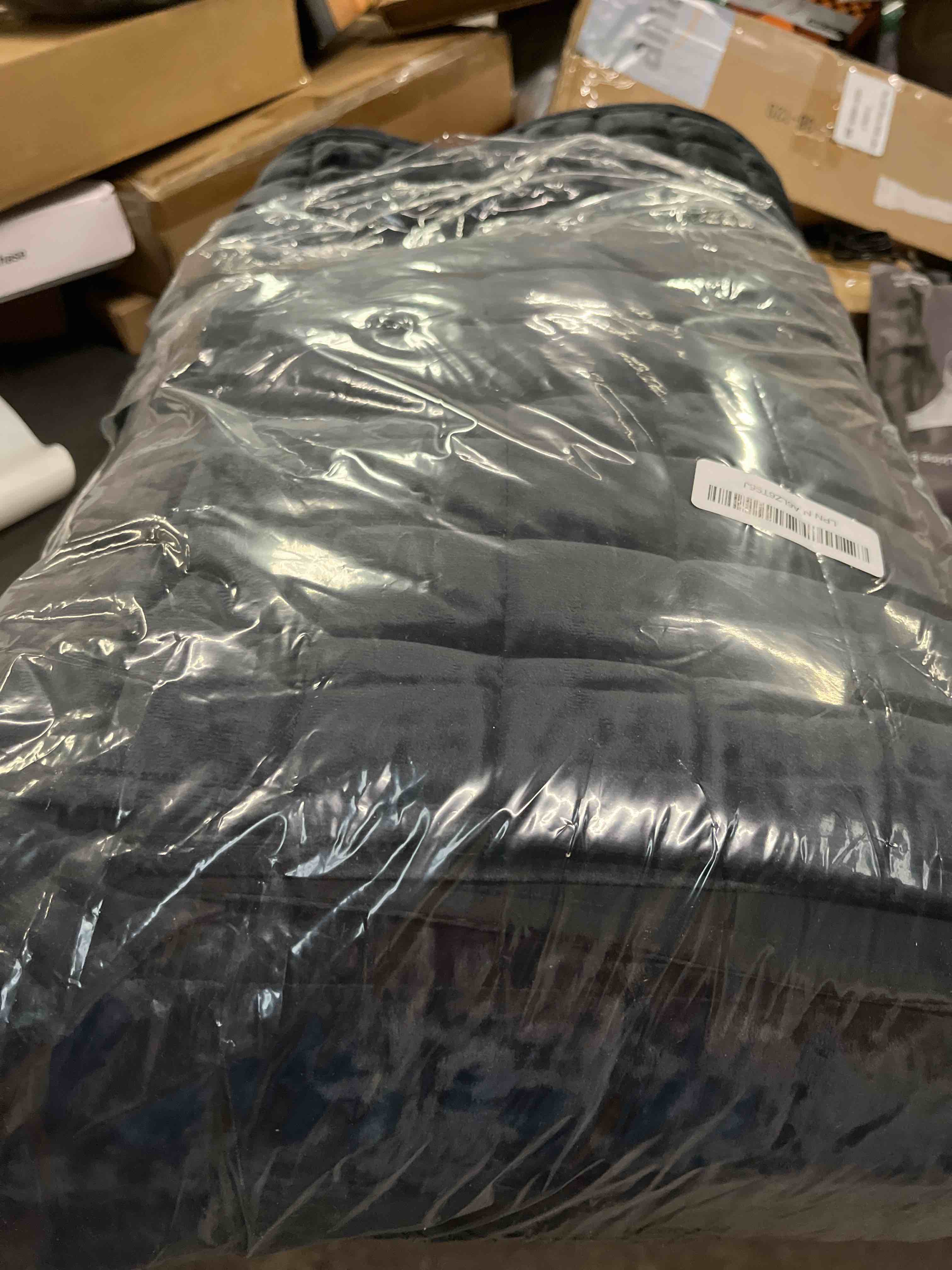 Condition photo showing Good Condition for RECYCO Luxury Velvet Quilt Set Full Queen Size Bedding Sets, Ultra Soft Velvet Comforter Set, Lightweight Channel Box Stitch Oversized Bedspread Coverlet for All Season, with 2 Shams, Black Full/Queen (88" x 92") Black