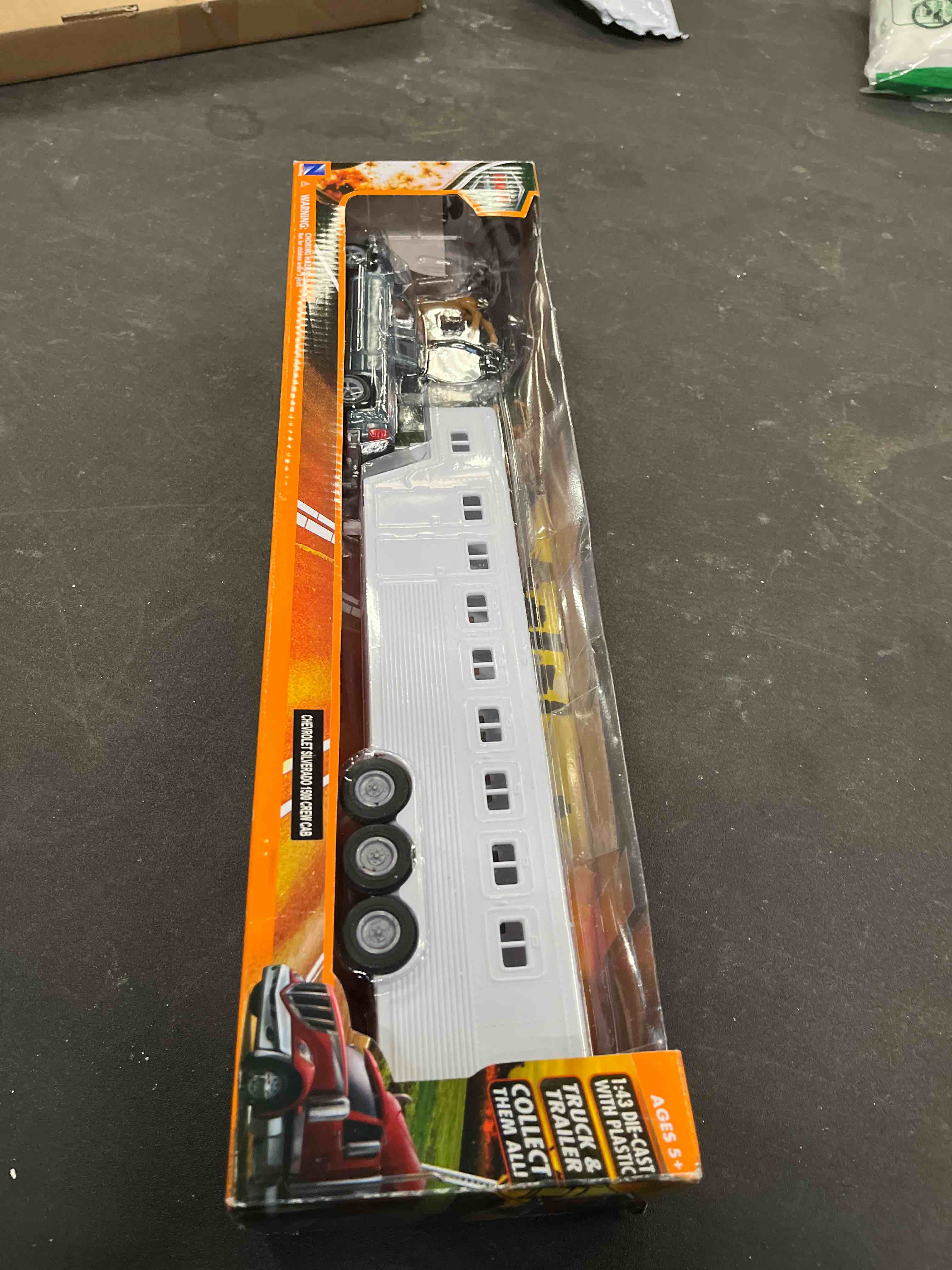 Condition photo showing Good Condition for Chevrolet 1:43 Longhauler Silverado 4X4 with Horse Trailer and Horse Figures