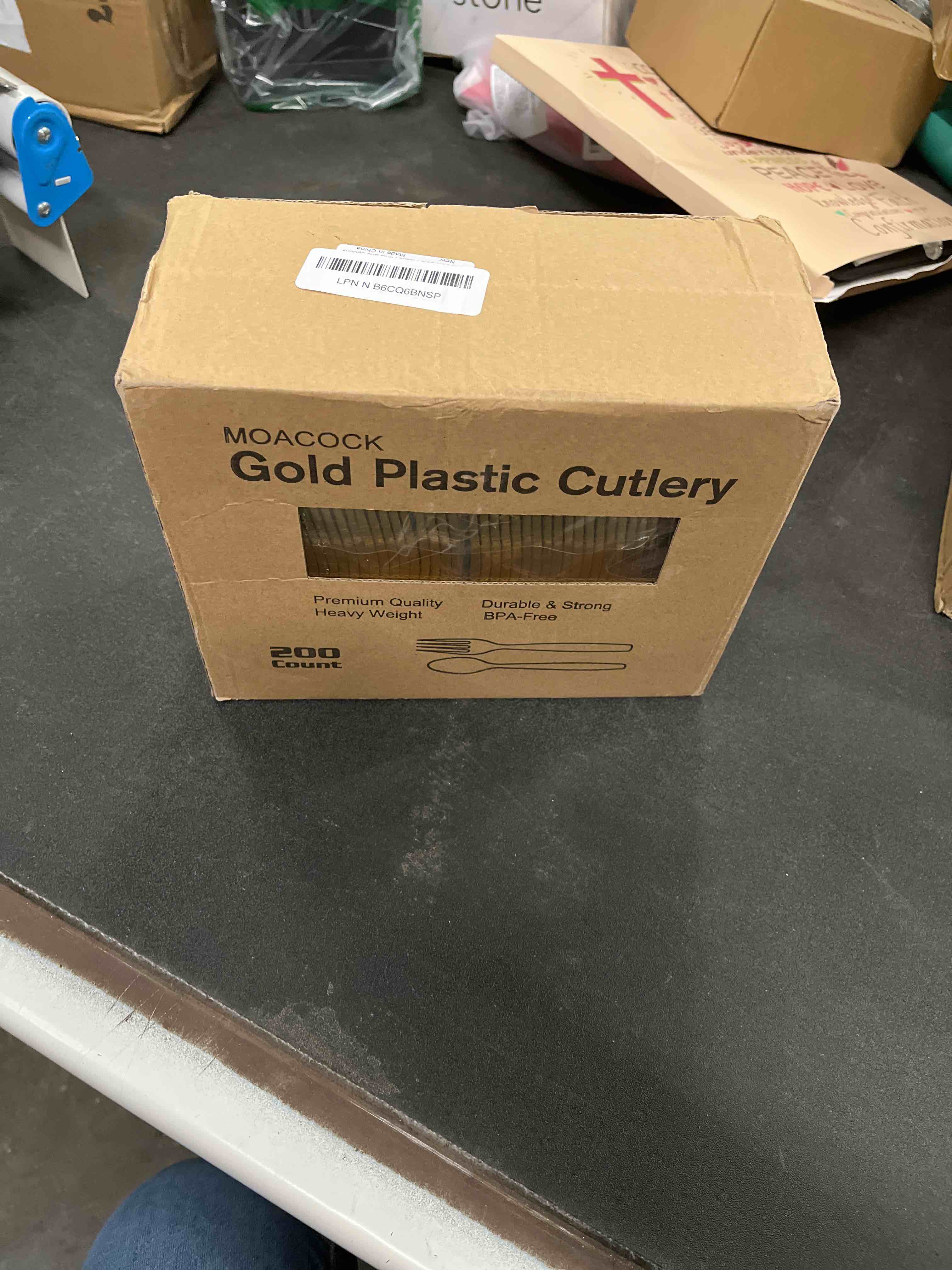 Condition photo showing Good Condition for 200PCS Gold Plastic Silverware Set, Heavy Duty Plastic Cutlery Set Includes 100 Gold Forks, 100 Gold Spoons, Bulk Disposable Flatware Set for Birthday Party Wedding Utensils