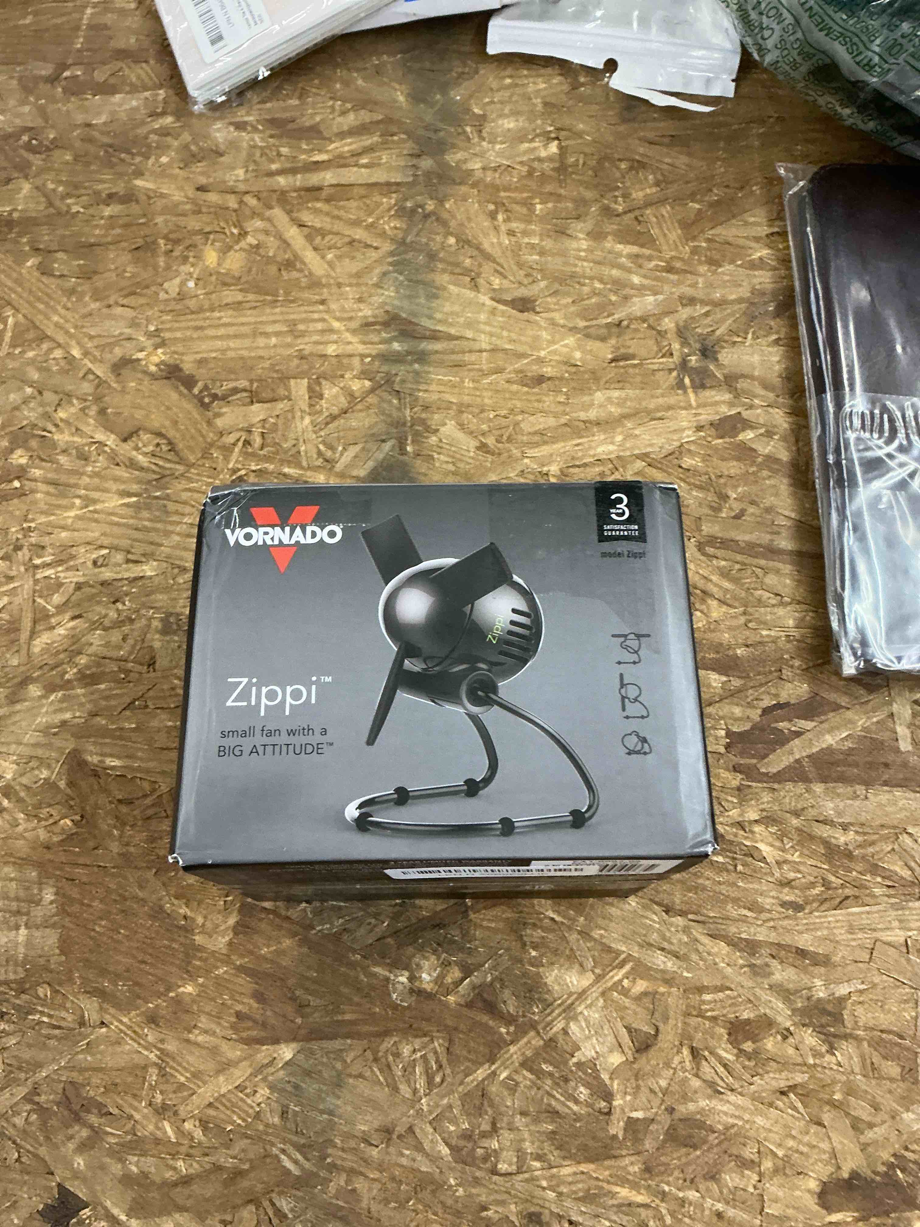 Condition photo showing Good Condition for Vornado Zippi Small Personal Fan for Desk, Nightstand, Tabletop, Travel, Black