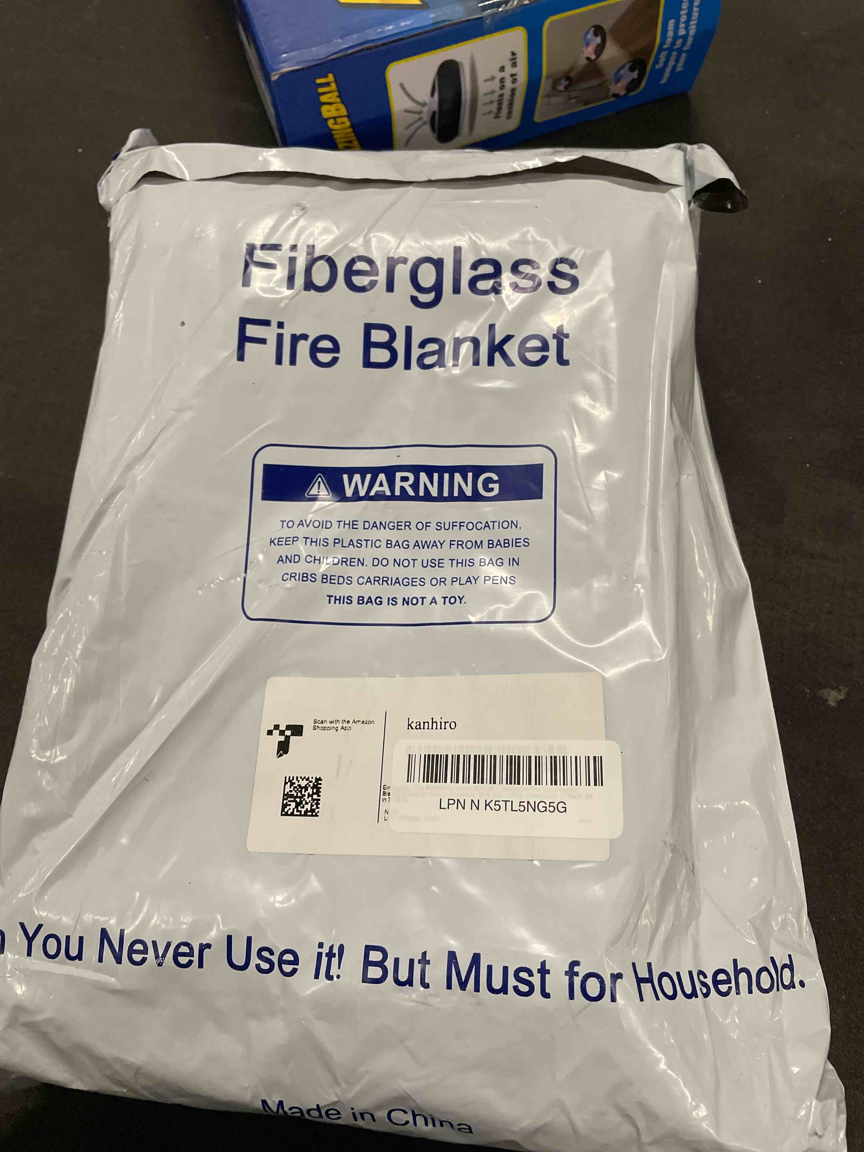 Condition photo showing Good Condition for Emergency Fire Blanket for Home Kitchen - KANHIRO Fiberglass Fire Suppression Blanket Great for School, Fireplace, Grill, Car, Office, Warehouse (4 Pack, 39 in X 39 in) 4-pack Red
