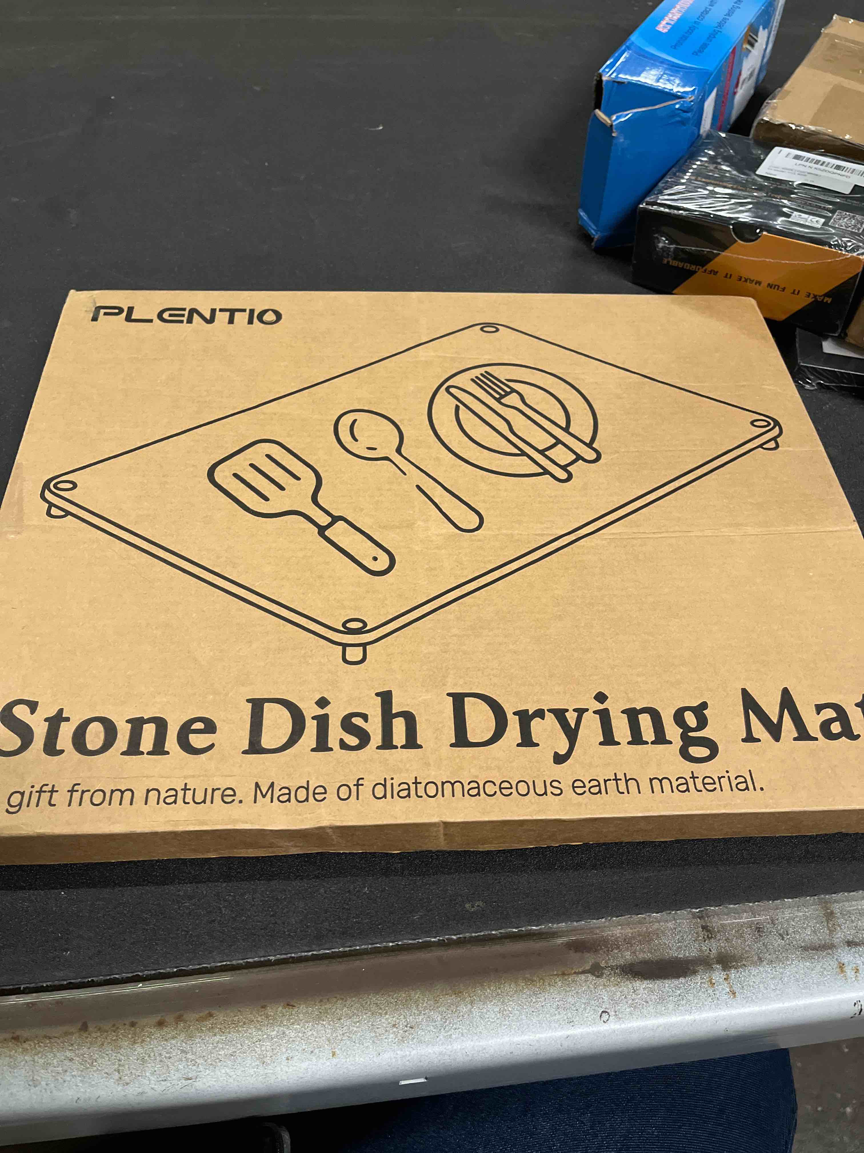 Condition photo showing Good Condition for Stone Drying Mat for Kitchen Counter, Diatomaceous Dish Drying Mats Superb Absorbent with Non-Slip Stainless Steel Feet for Dishes, Bottles and more, 15.7"(L)×11.8"(W), Light Grey Square Light grey-Square