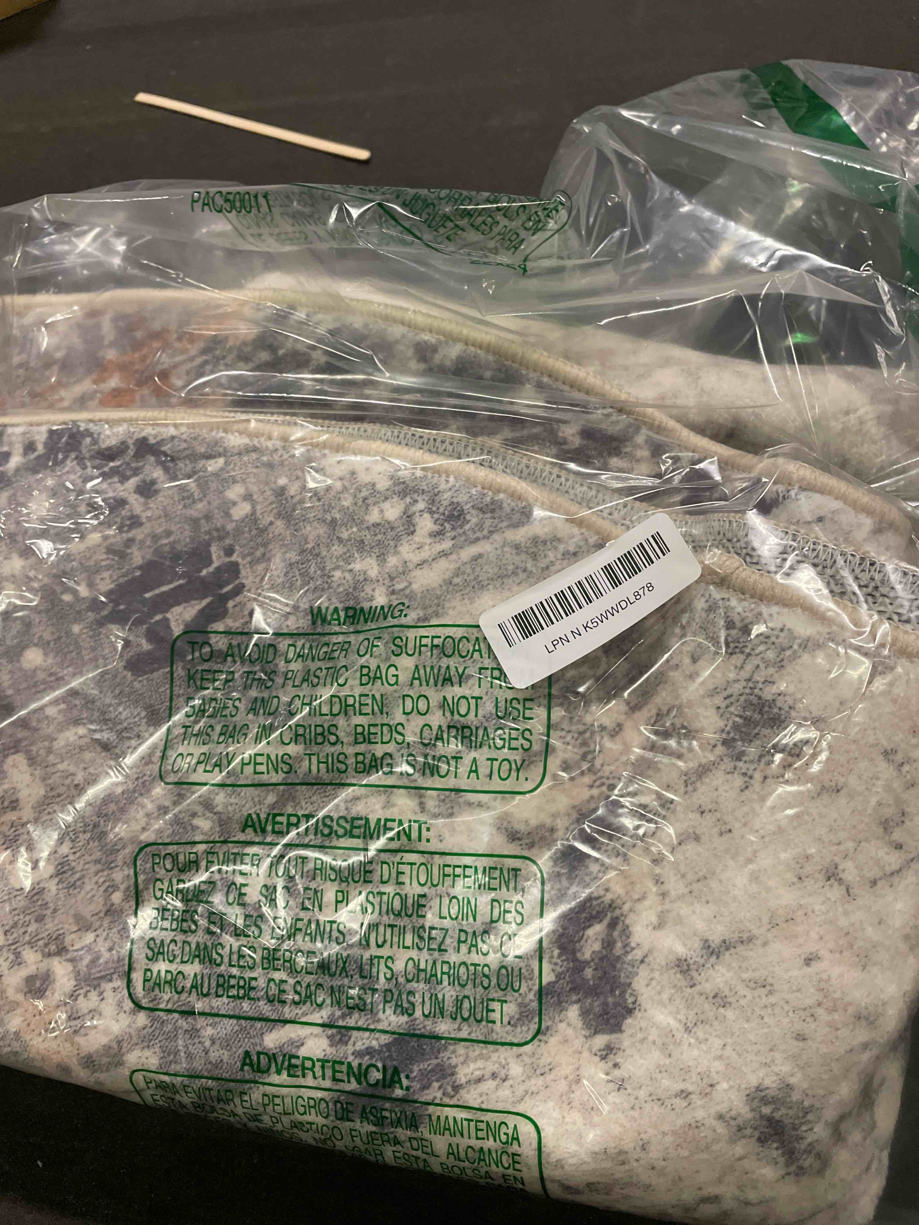 Condition photo showing Good Condition for Lahome Modern Abstract Round Rug - 4Ft Grey Small Bathroom Rug Indoor 4x4 Circle Rugs Washable Kitchen Mat, Non Slip Contemporary Bedroom Carpet for Living Dining Room Office Nursery 4' Round Grey