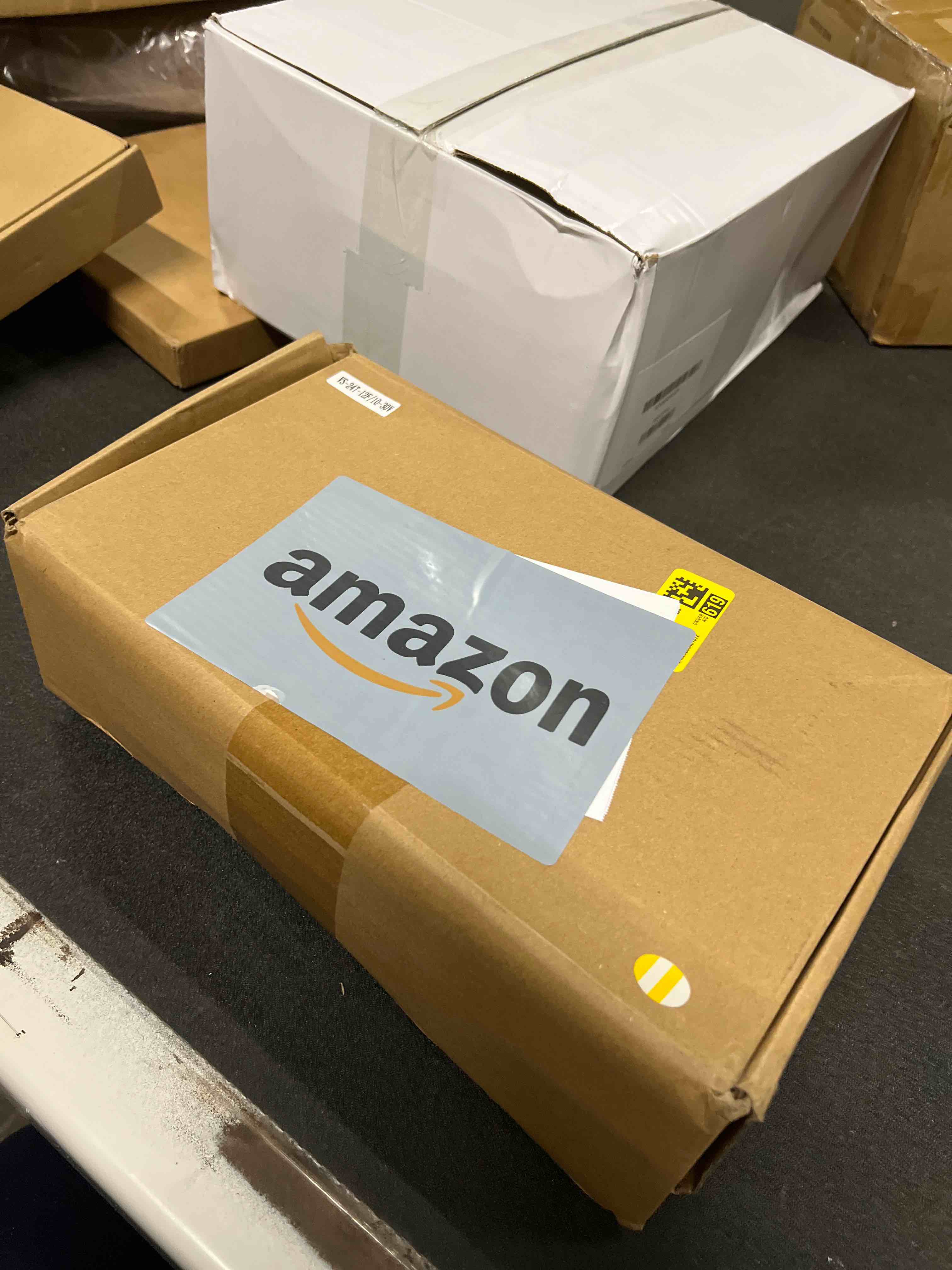 Condition photo showing Good Condition for LINKITOM 12pcs Ultra Slim Sync Feature Surface Mount LED Emergency Beacon Hazard Warning Flashing Strobe Lights with Waterproof Controller and Long Heavy Cable for Car Truck Vehicle, Amber/White