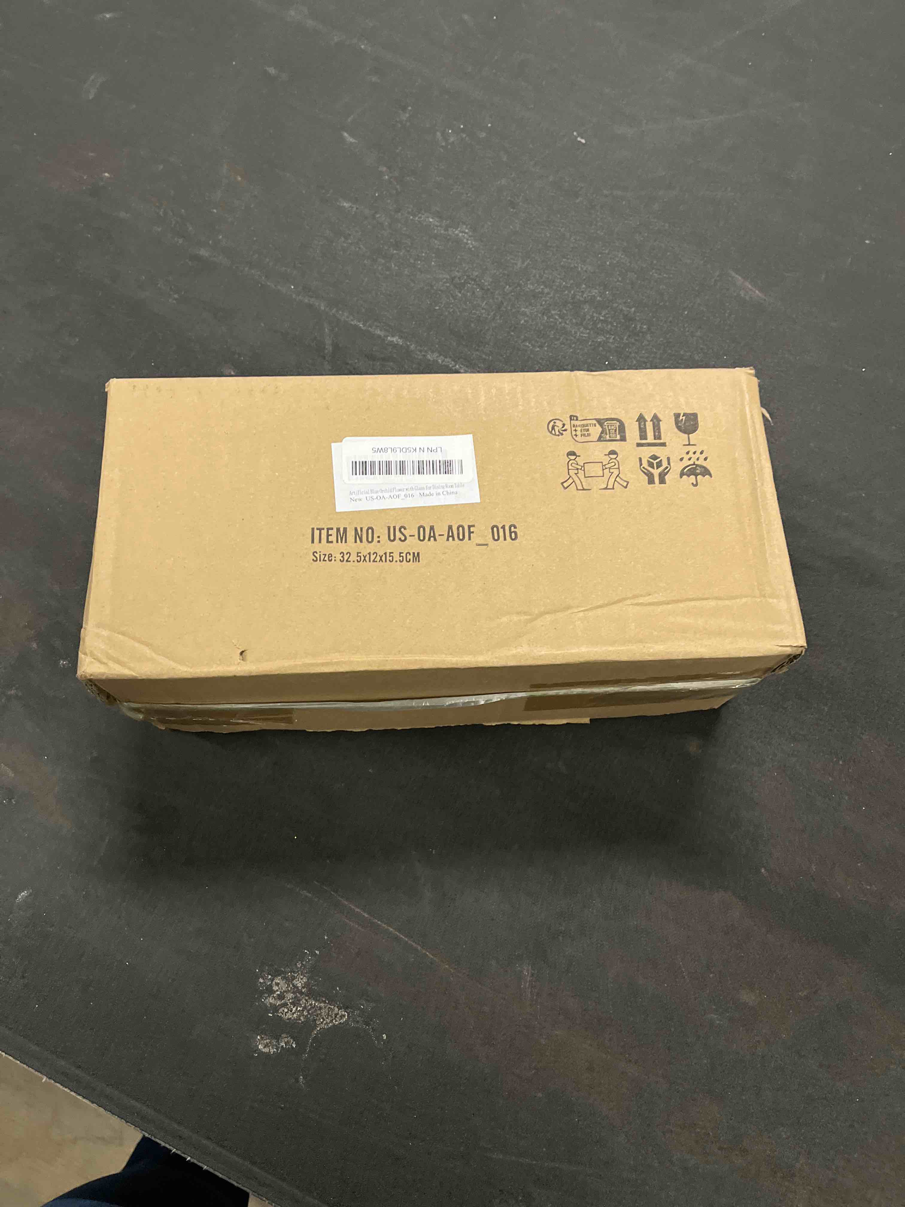 Condition photo showing Good Condition for Oairse Blue Orchids Artificial Flowers Faux Orchids Arrangement in Clear Glass Vases Set of 3 Real Touch Phalaenopsis Orchid Flowers Small Fake Orchid Centerpiece for Dining Room Table Blue/Clear Vase