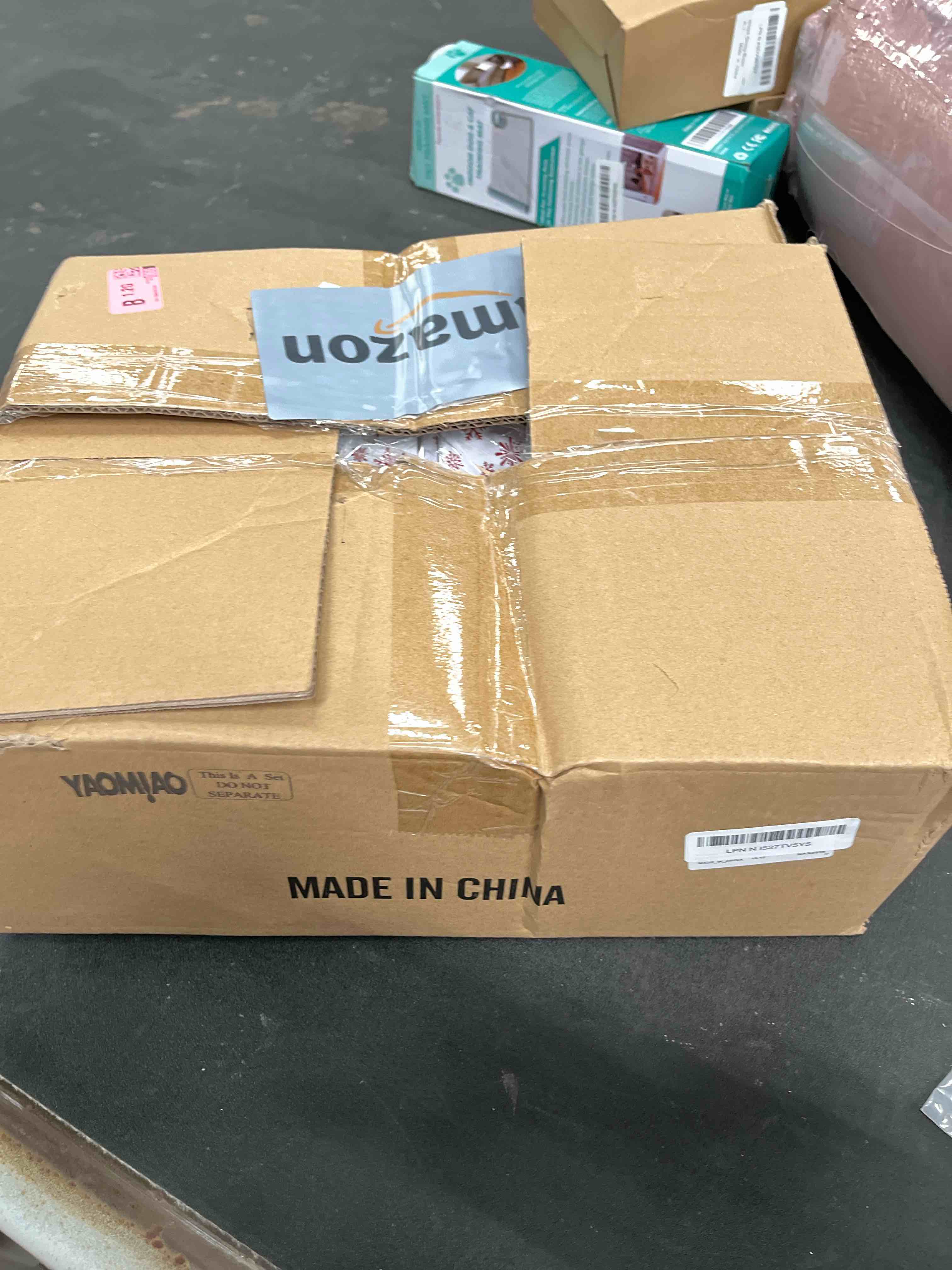 Condition photo showing Good Condition for Yaomiao 12 Pack Christmas Cookie Tins with Lids for Gift Giving Small Xmas Tin Containers Round Metal Christmas Tins Empty Cookie Jar for Gift Giving Holiday Party Favors (Vivid Style) 12 Vivid Style