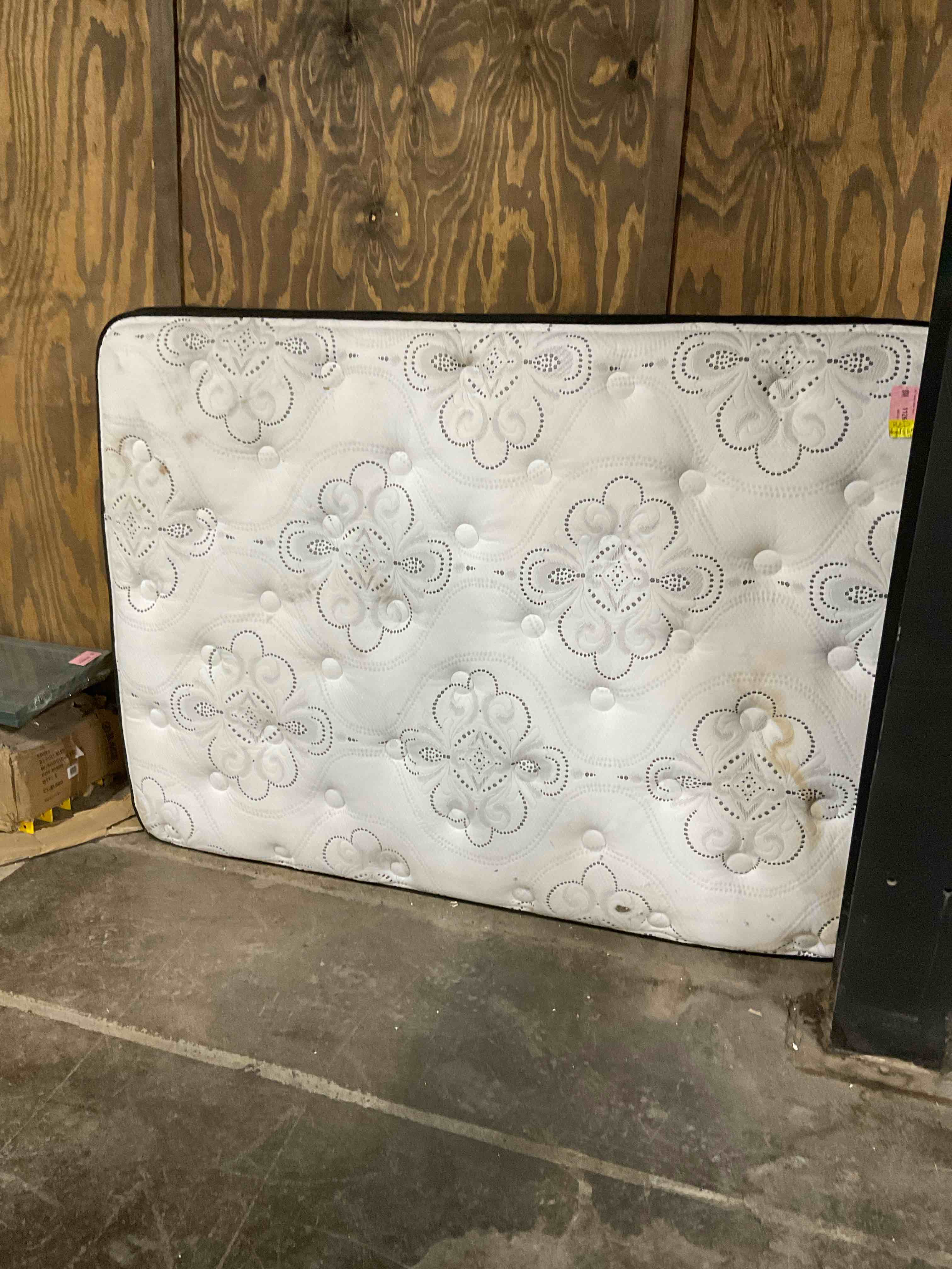 Condition photo showing Good Condition for Full Size Mattress